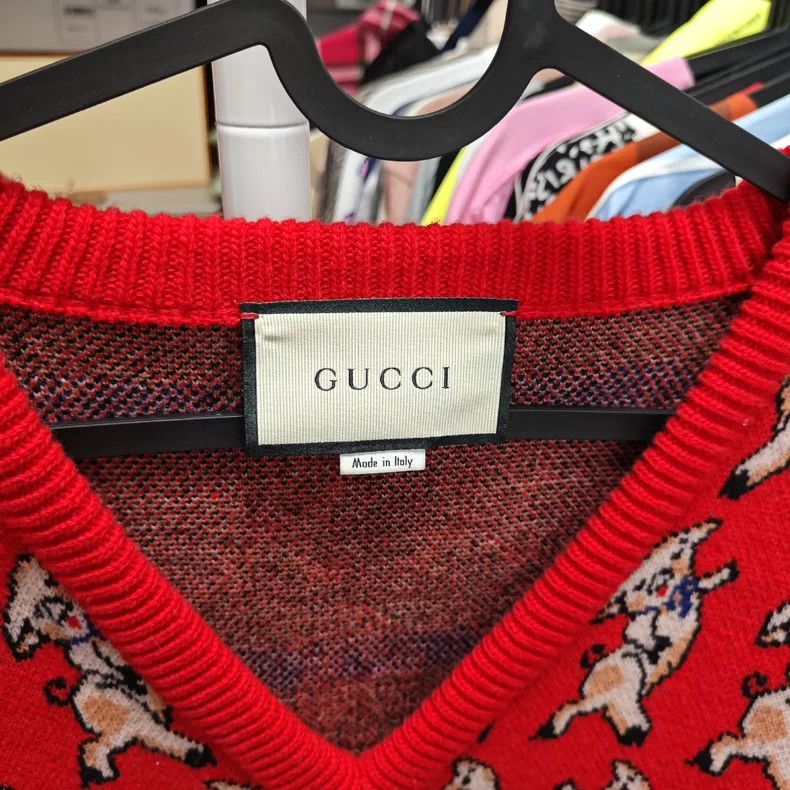 Gucci Gucci SizeS Piglet pattern printed V-neck sweater Size US S / EU 44-46 / 1 - 3 Thumbnail