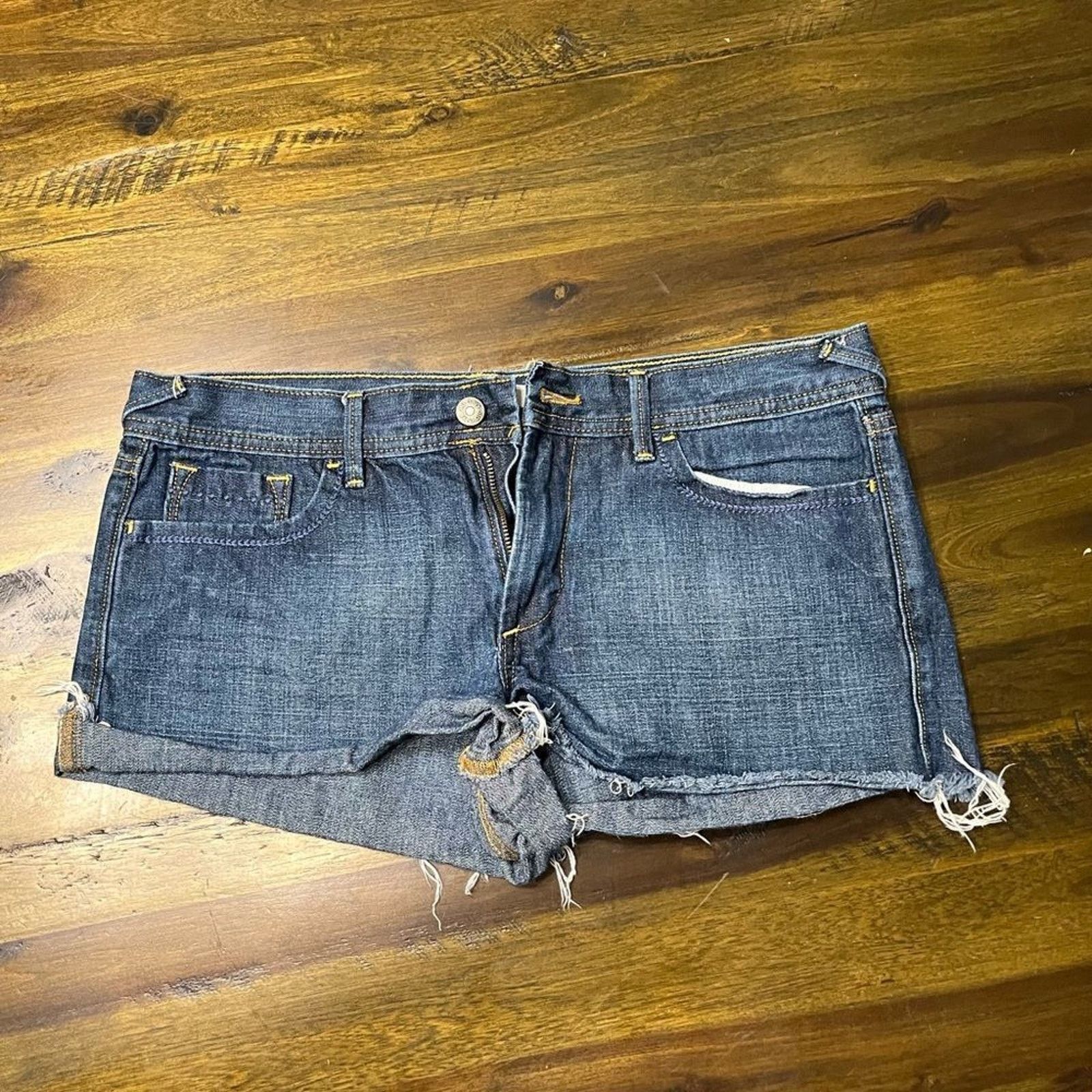 Old Navy Old Navy Distressed, Mid Rise, Dark Wash, Denim Jean Shorts Size 32" / US 10 / IT 46 - 1 Thumbnail