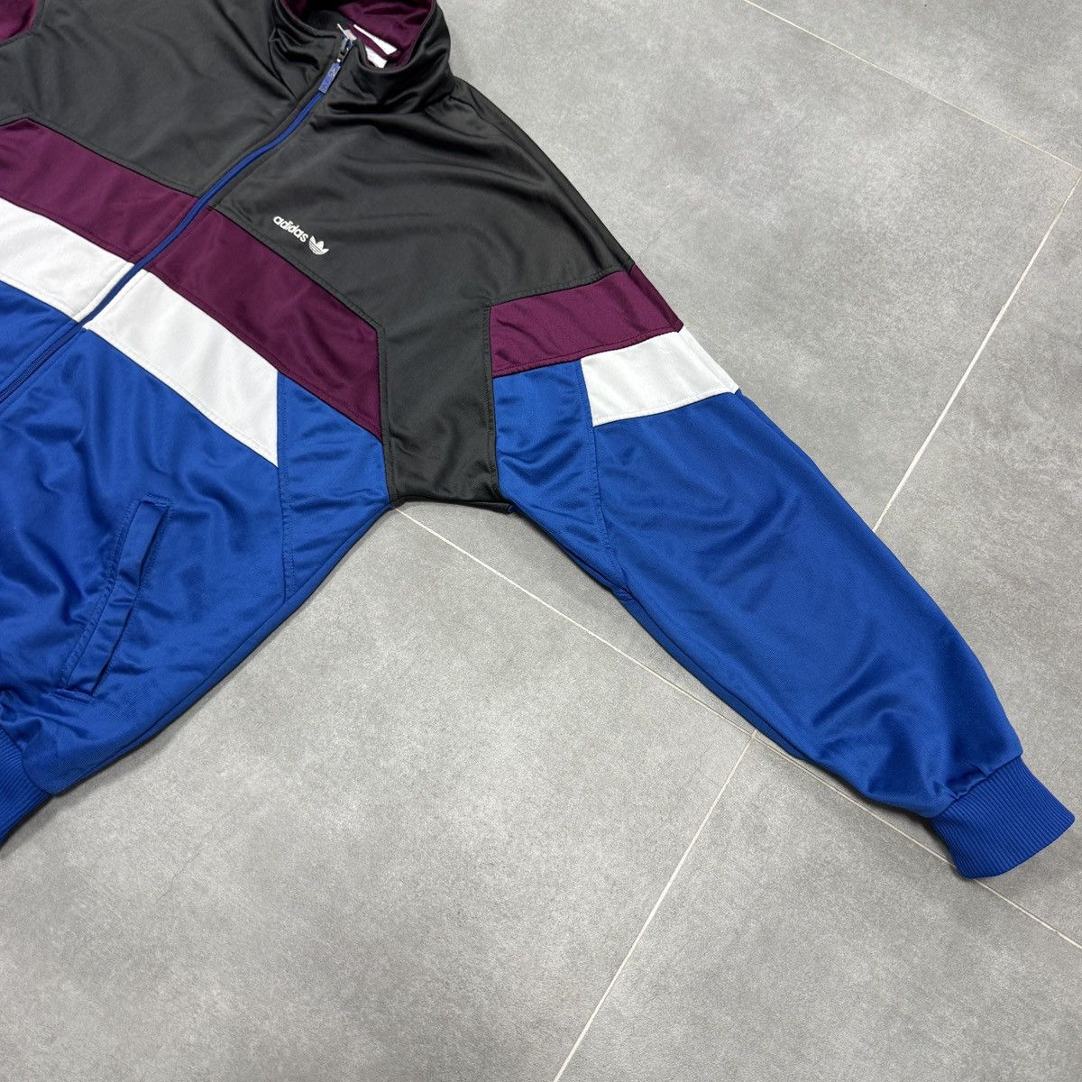 Adidas Vintage Adidas Track Jacket Retro 90s Men Size M Size US M / EU 48-50 / 2 - 6 Thumbnail
