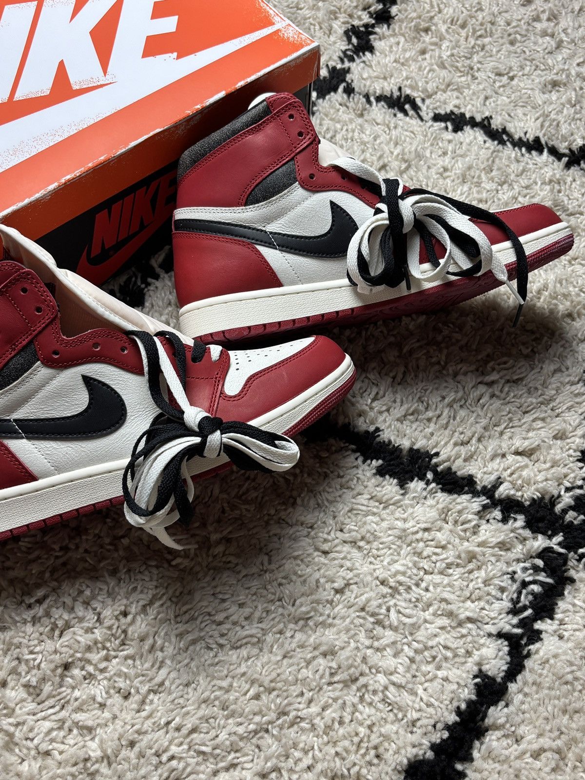 Jordan Brand Nike Air Jordan 1 Lost & Found Chicago Retro High Bulls Size US 9.5 / EU 42-43 - 3 Thumbnail