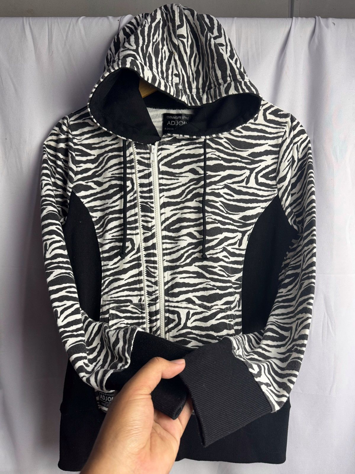 If Six Was Nine × Japanese Brand × Le Grande Bleu (L.G.B.) Asymmetrical Japanese Hoodie Zebra Adjoin lgb style Size US S / EU 44-46 / 1 - 3 Thumbnail