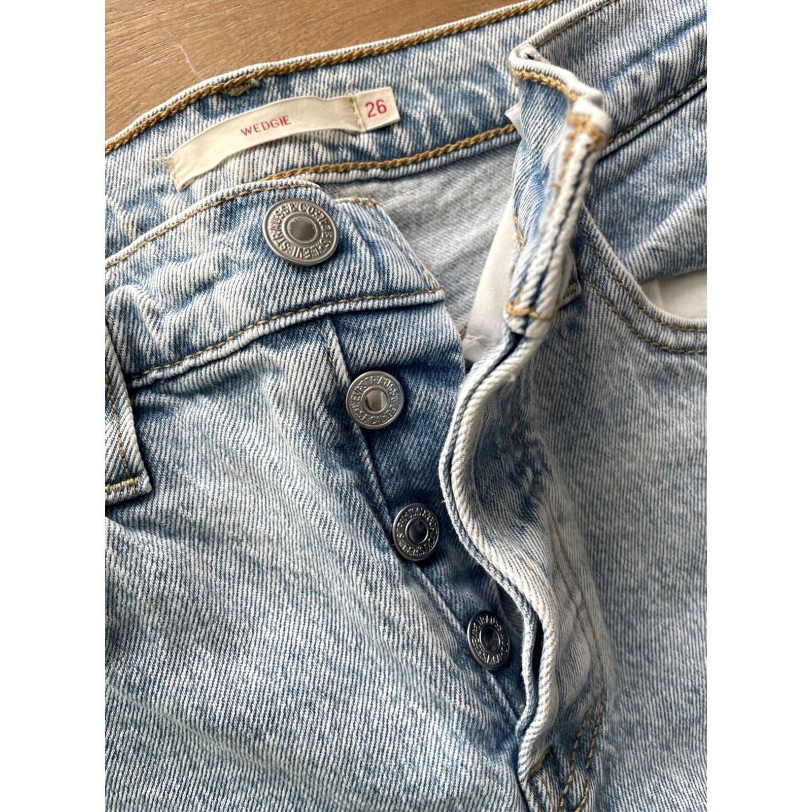 Levi's Levi's Wedgie Fit Jeans Womens 26x27 Button Fly Light Blue Denim 90s Mom Style"} Size 26" / US 2 / IT 38 - 7 Thumbnail