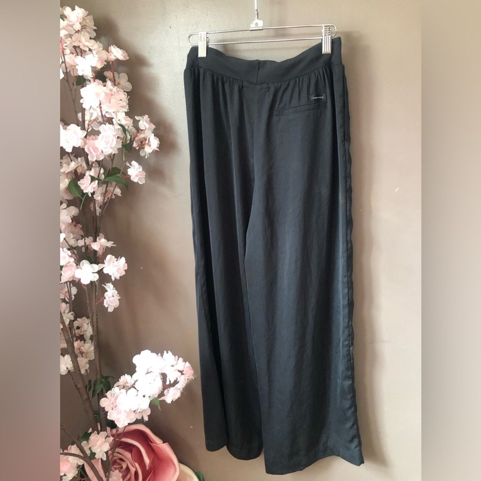 Sanctuary Silk wide leg Pants with elastic & drawstring waist. Size 26" / US 2 / IT 38 - 3 Thumbnail