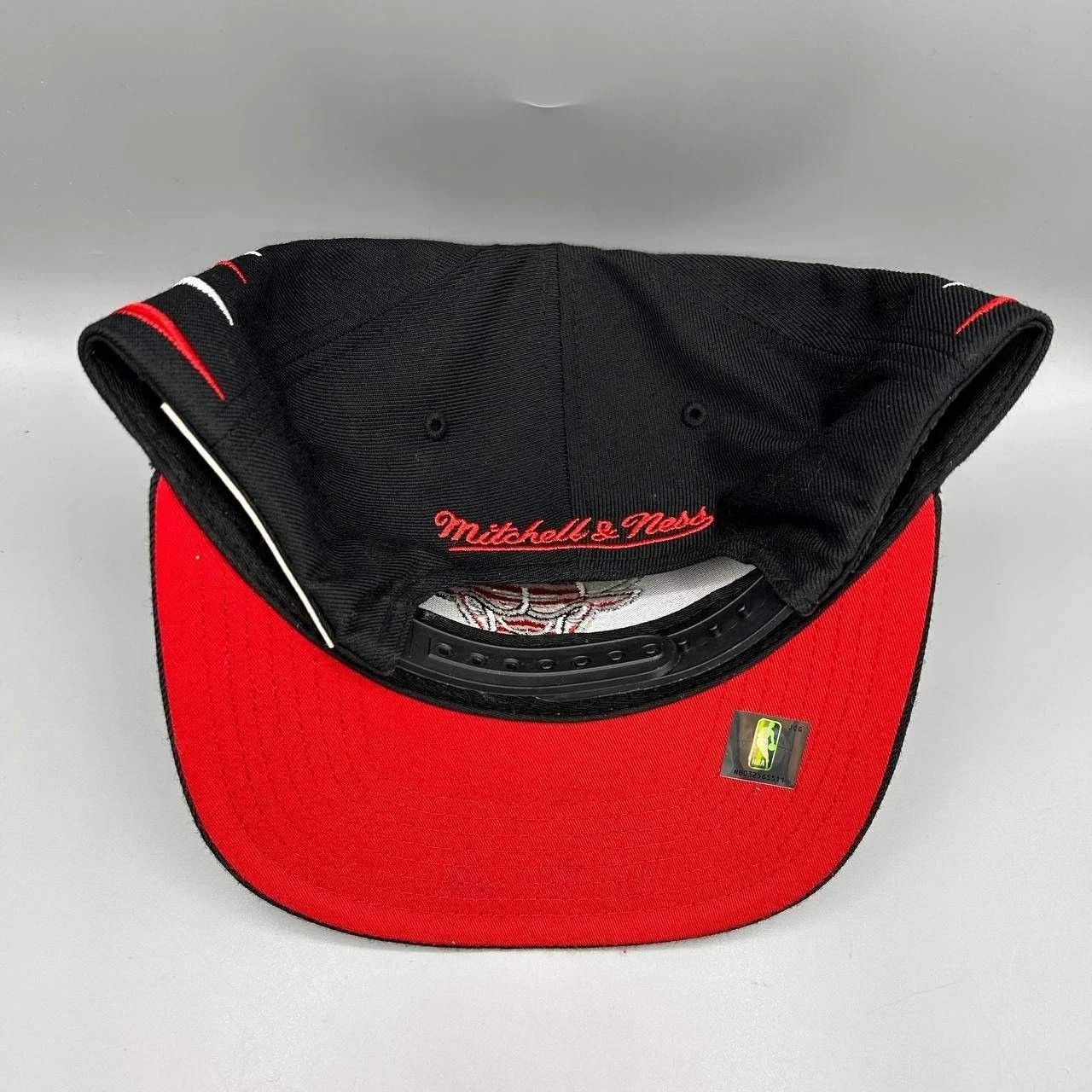 Mitchell & Ness Chicago Bulls NBA Hat Men Black Red Snap Back Cap Size ONE SIZE - 9 Thumbnail
