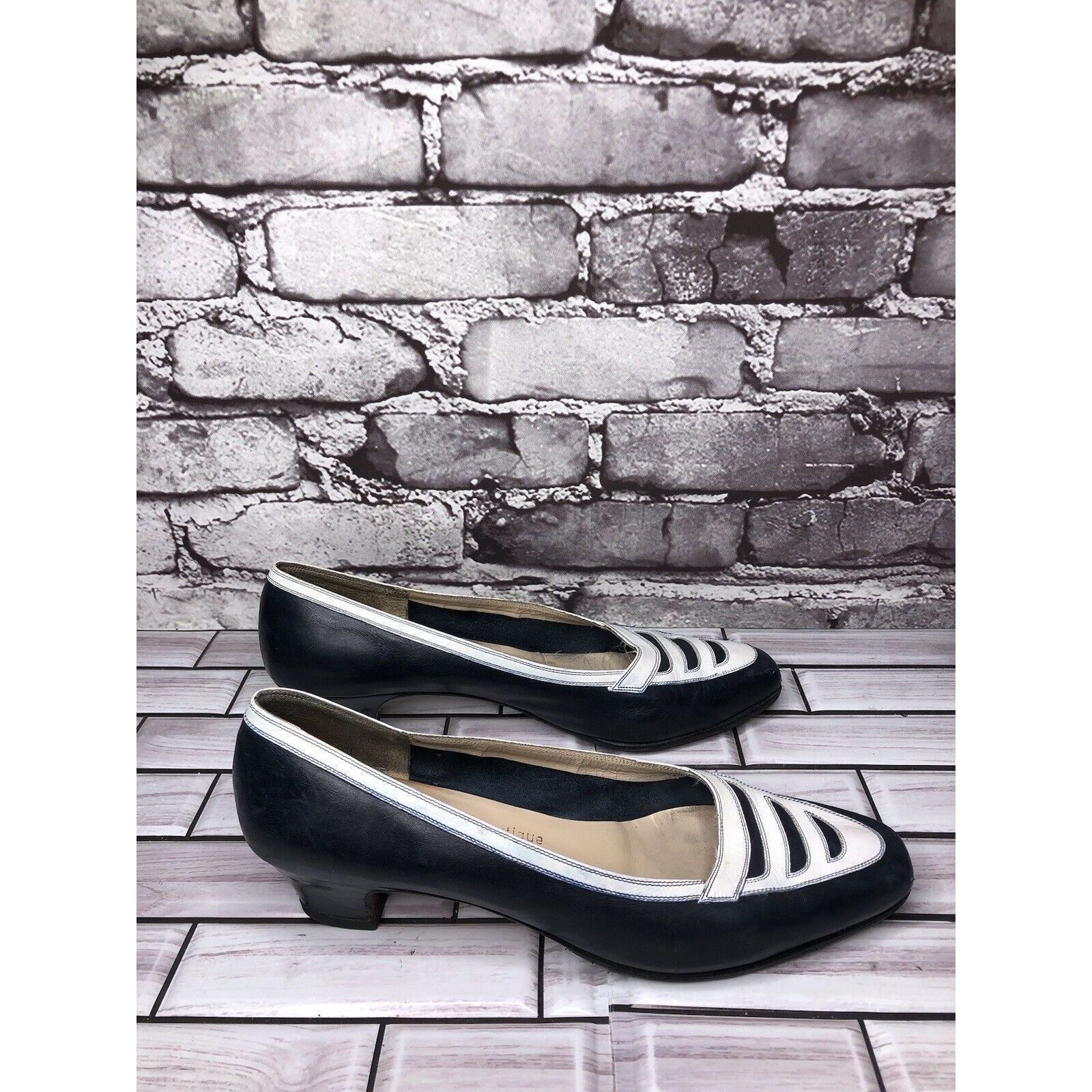 Salvatore Ferragamo Salvatore Ferragamo Boutique Blue Leather White Pump Heels W Size US 8 / IT 38 - 16 Thumbnail