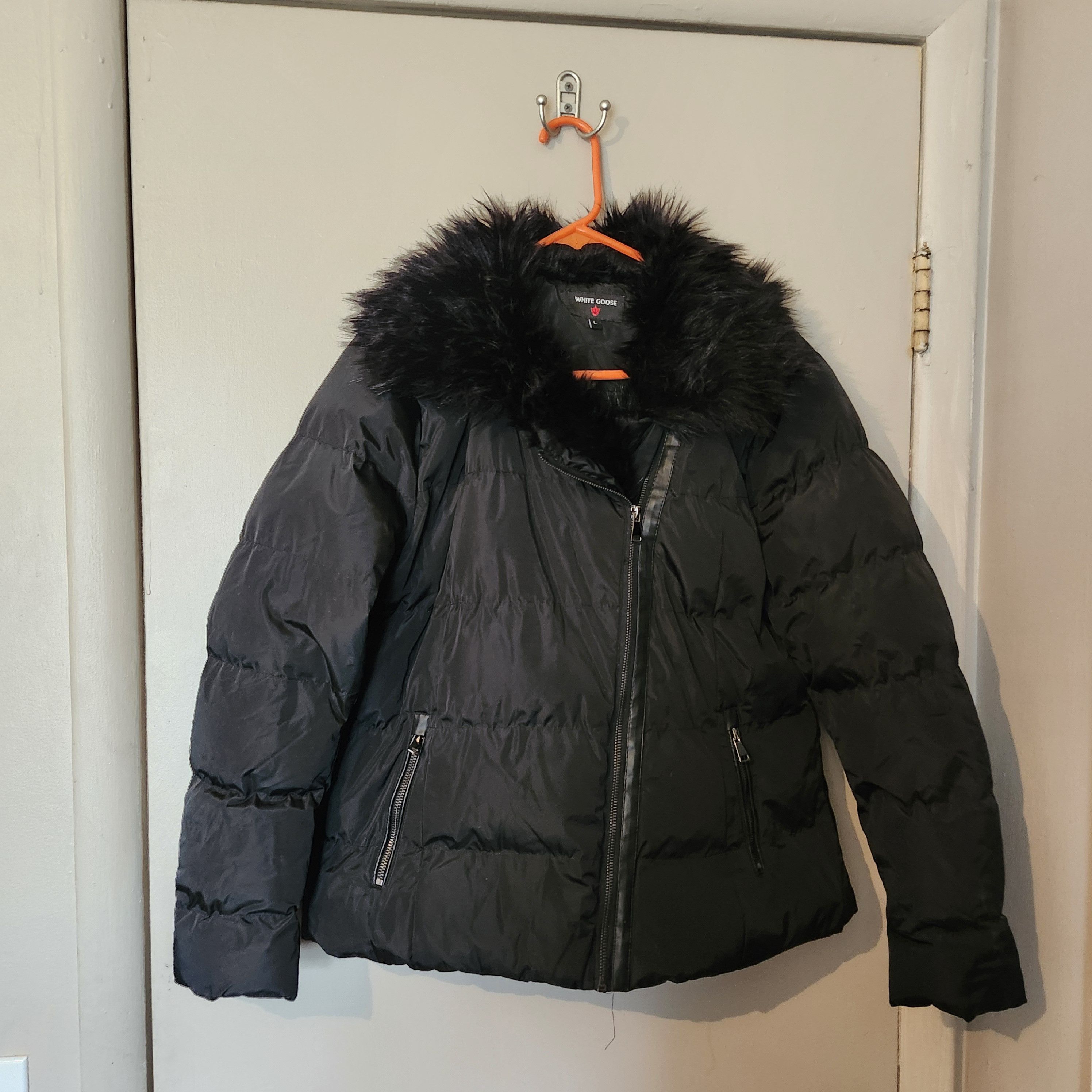 Other White Goose Women Black Puffer Coat L Faux Fur Collar Zipper Size L / US 10 / IT 46 - 1 Thumbnail