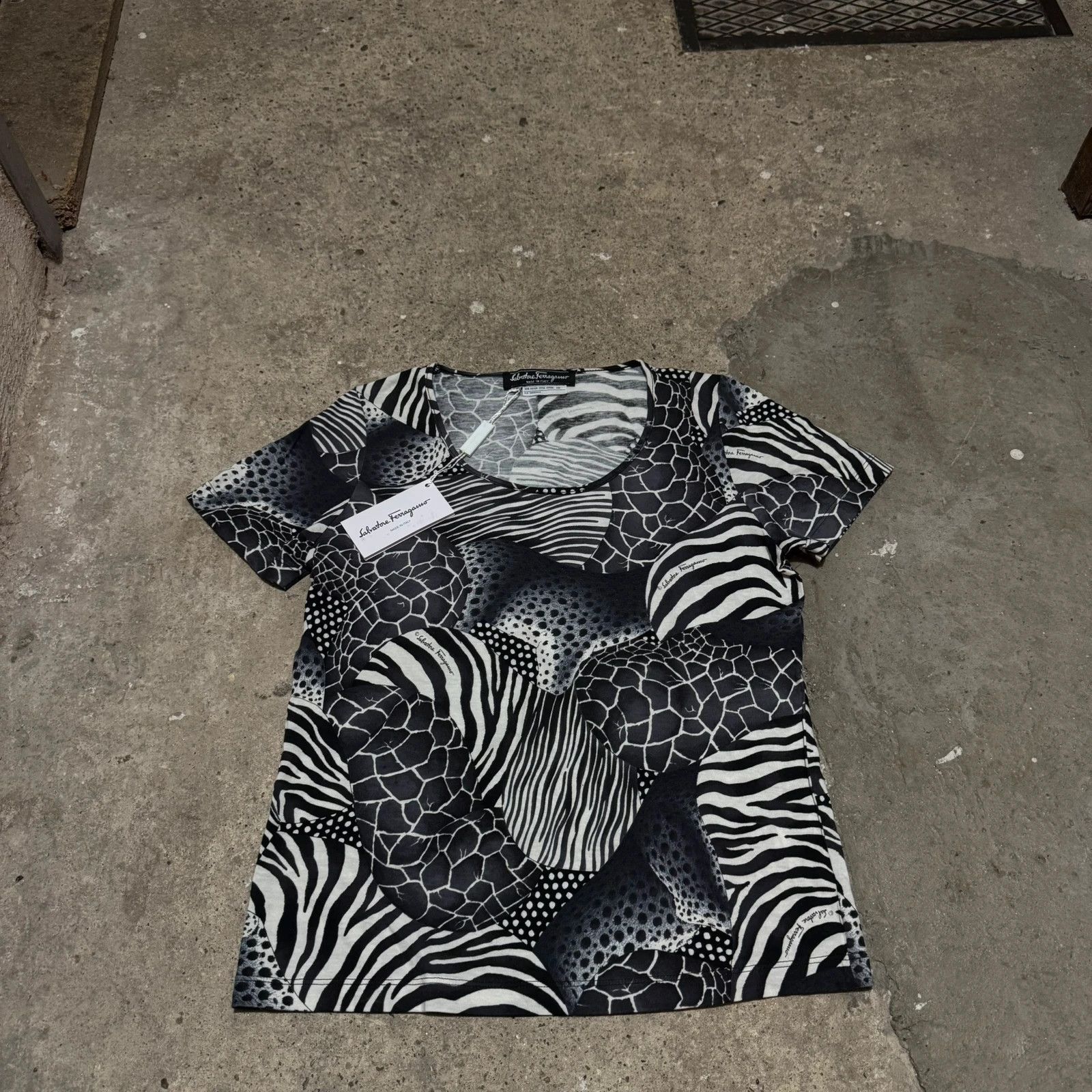 Salvatore Ferragamo Vintage Salvatore ferragamo overprinted zebra top Size XS / US 0-2 / IT 36-38 - 1 Thumbnail