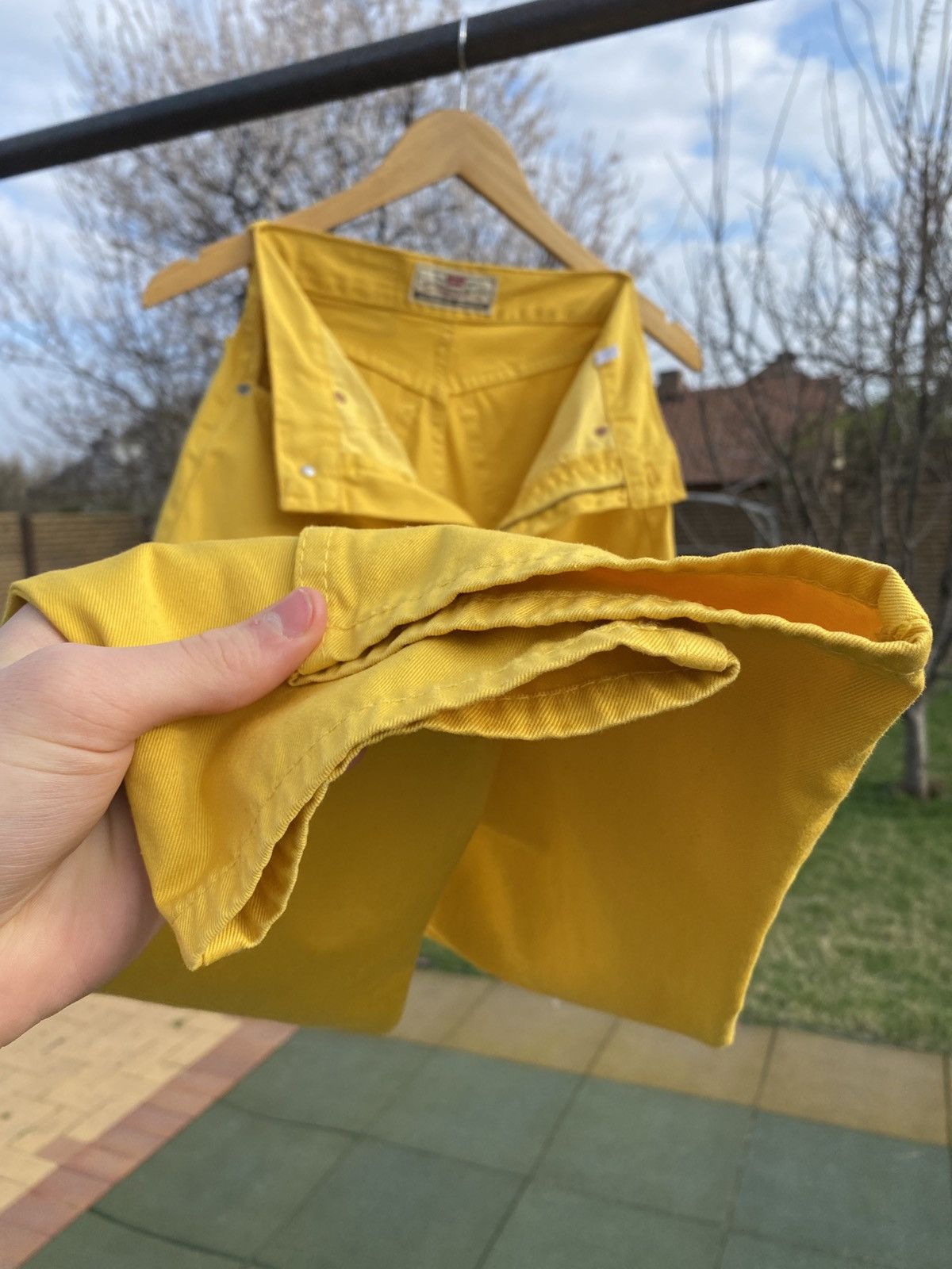 Levi's × Vintage Vintage Levi’s 441 Yellow Jeans Italy W27 L30 80s–90s Size 26" / US 2 / IT 38 - 14 Thumbnail