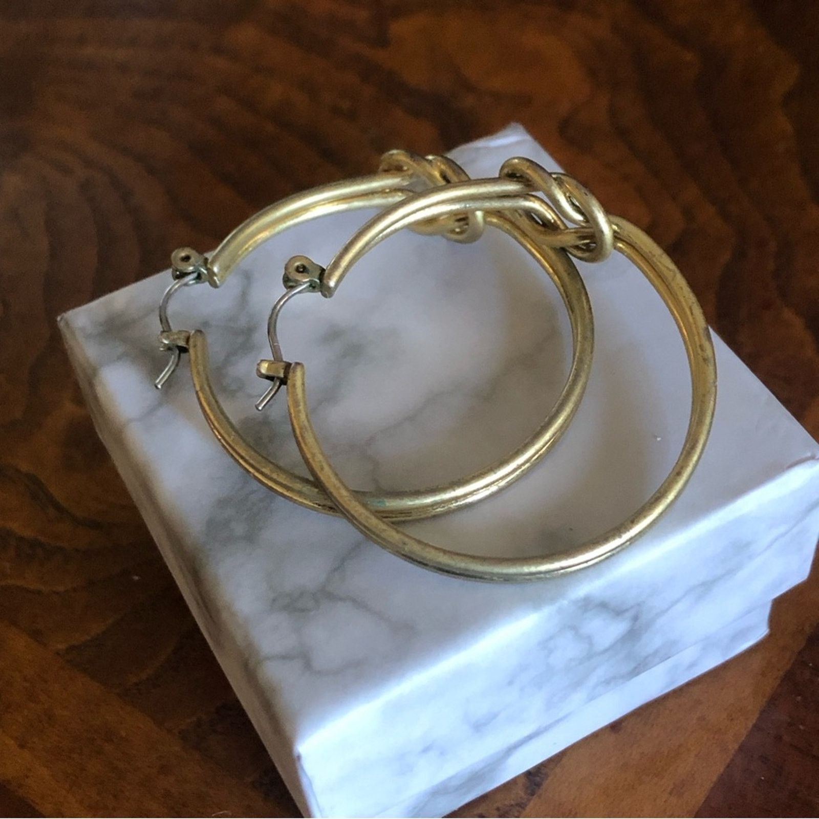 Vintage Vintage gold plated knot accent hoop earrings Size ONE SIZE - 3 Thumbnail