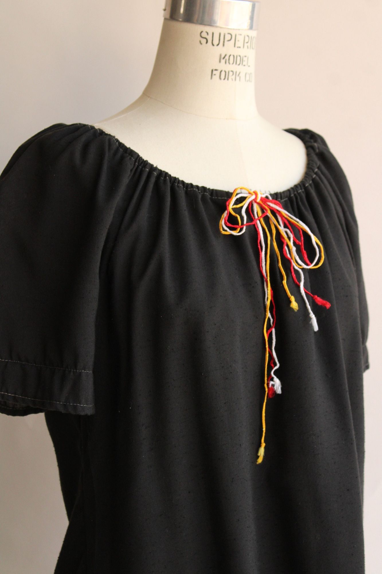 Vintage Vintage 1970s 1980s Blouse, Black Peasant Shirt, Keyhole Nec Size M / US 6-8 / IT 42-44 - 4 Thumbnail