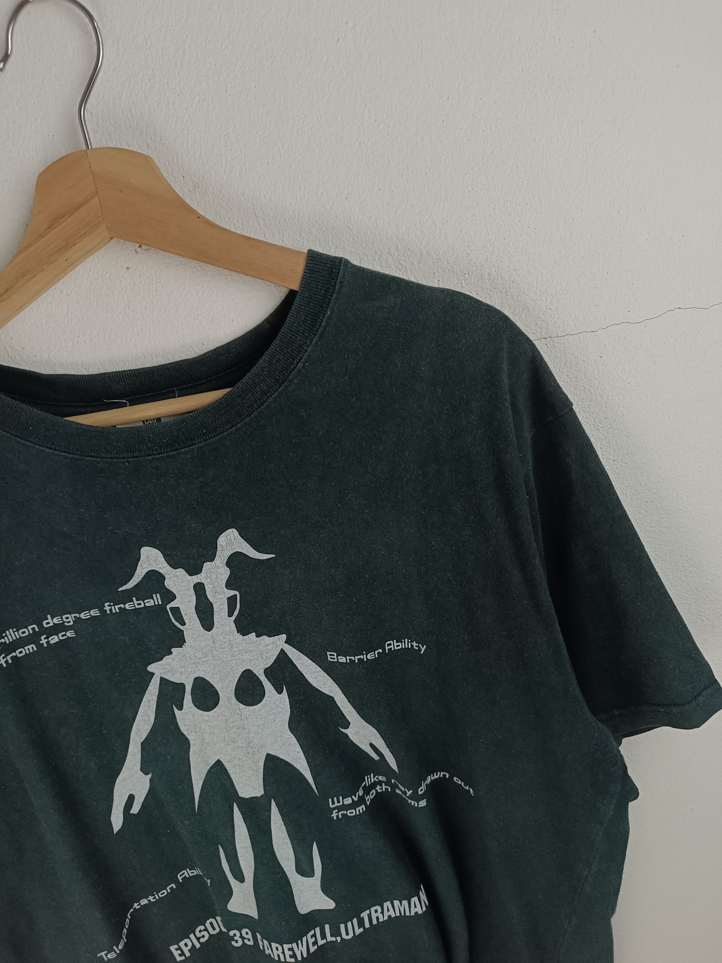 Vintage THRASH FADED VINTAGE 2000s ZETTON EP.39 FAREWELL ULTRAMAN Size US L / EU 52-54 / 3 - 8 Thumbnail