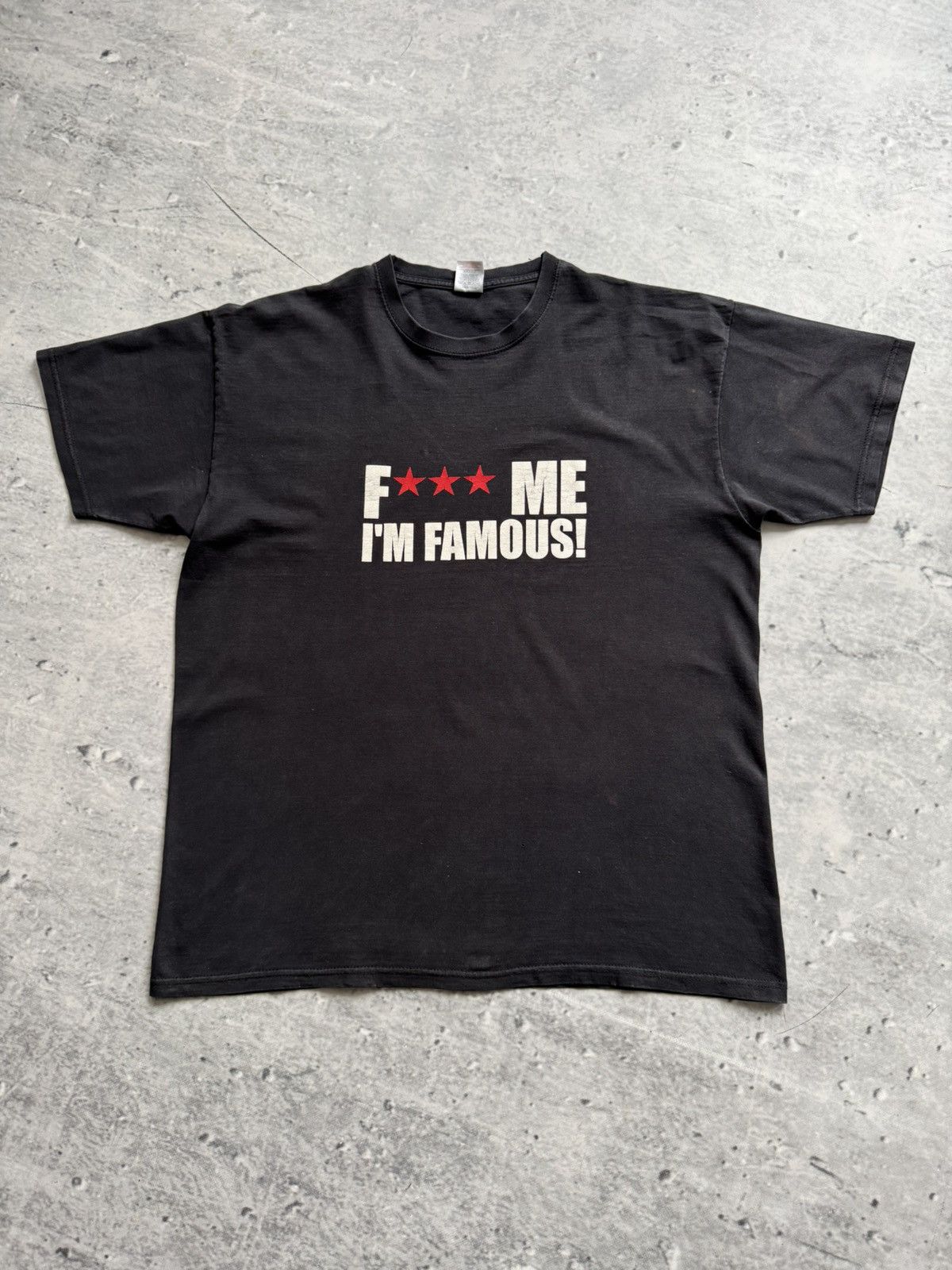 Vintage Vintage Y2K ADULT “ FUCK ME I’M FAMOUS “ FUNNY Tee Size US XL / EU 56 / 4 - 4 Thumbnail