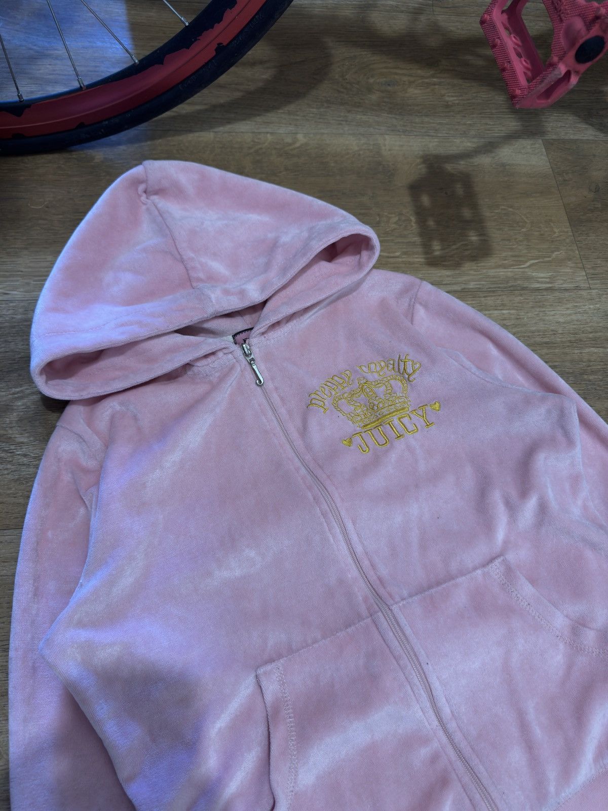 Juicy Couture VINTAGE VELOUR JUICY COUTURE CROPPED 2000s ZIP UP HOODIE Size L / US 10 / IT 46 - 4 Thumbnail