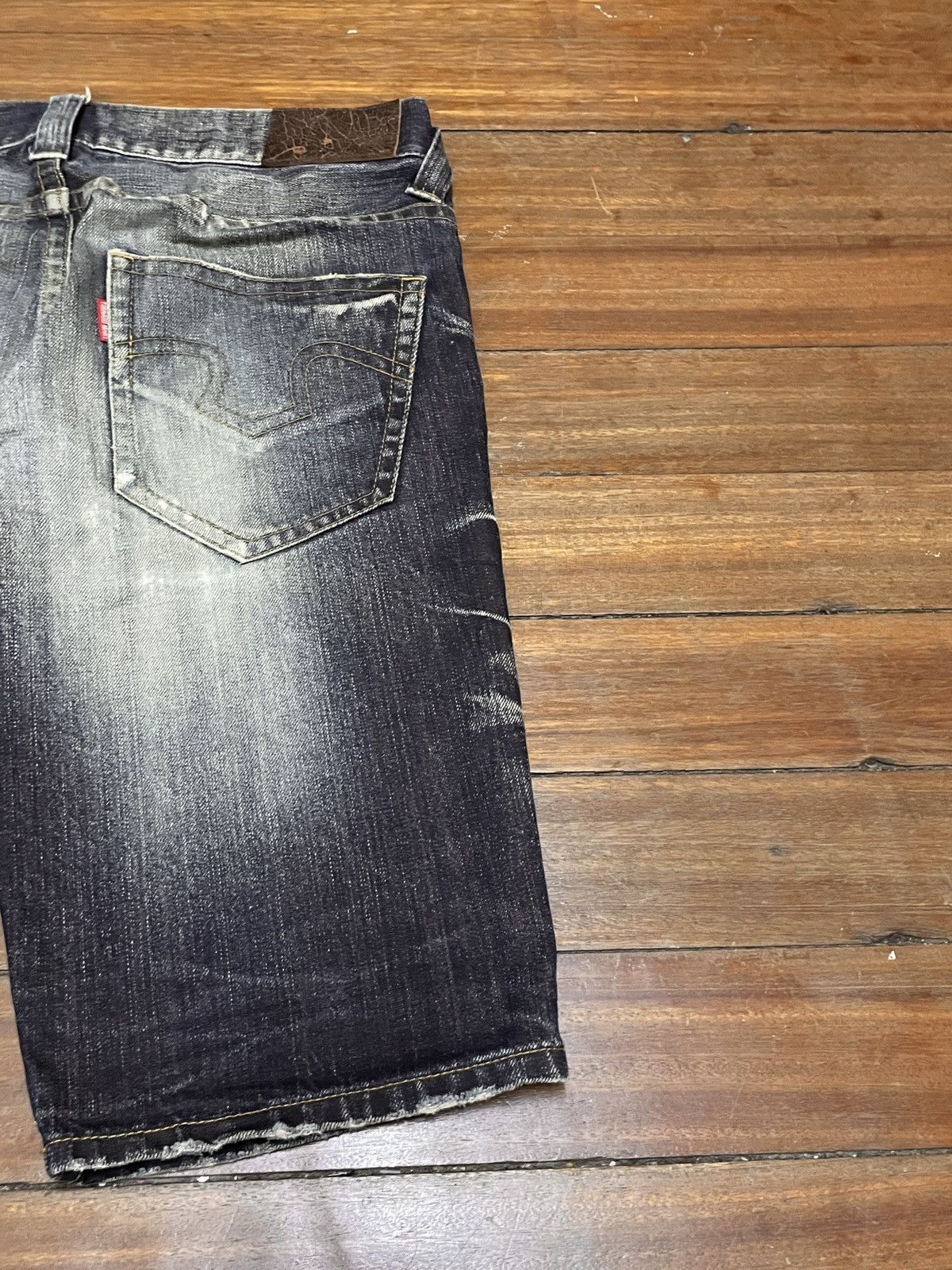Le Grande Bleu (L.G.B.) Very Rare Design Vintage Tornado Mart Distressed Jeans 2000s Size US 33 - 8 Thumbnail
