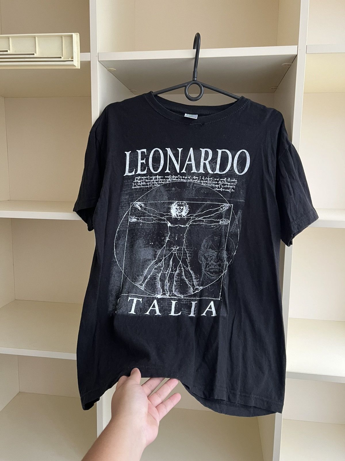 Vintage Vintage Leonardo da Vinci Vitruvian Man T-Shirt Black Italia Size US L / EU 52-54 / 3 - 9 Thumbnail