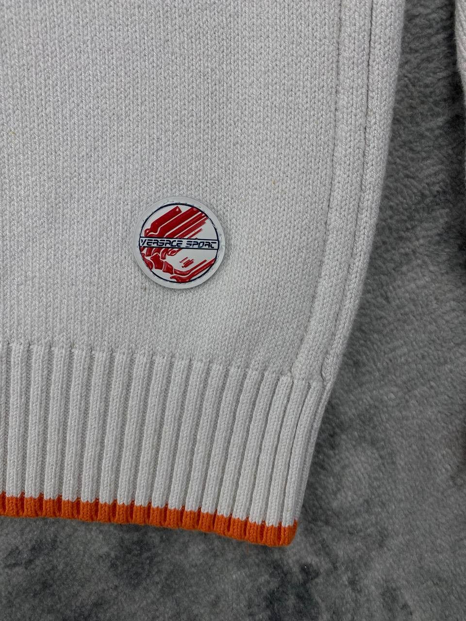 Versace Vintage Versace Sport Knit Sweater Big Logo Men Size M White Size US M / EU 48-50 / 2 - 5 Thumbnail