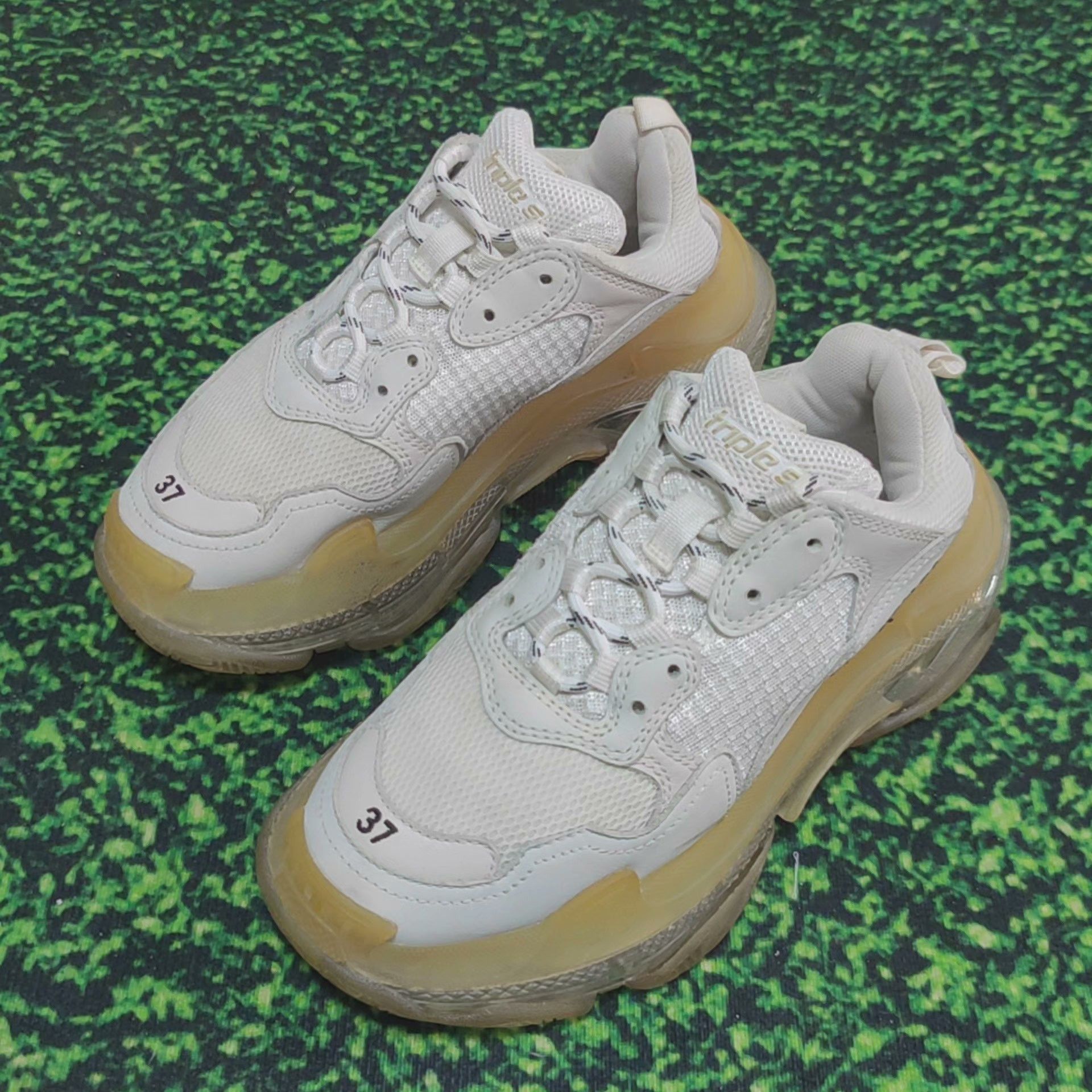 Balenciaga Balenciaga Orange Lowtop Sneakers us_7 Women Size US 7 / IT 37 - 1 Thumbnail
