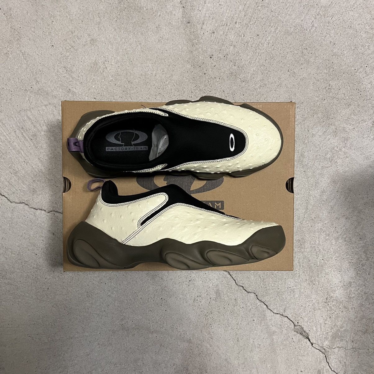 Brain Dead × Oakley Brain Dead x Oakley Factory Team Flesh Ostrich Ivory 9.5 Size US 9.5 / EU 42-43 - 1 Thumbnail