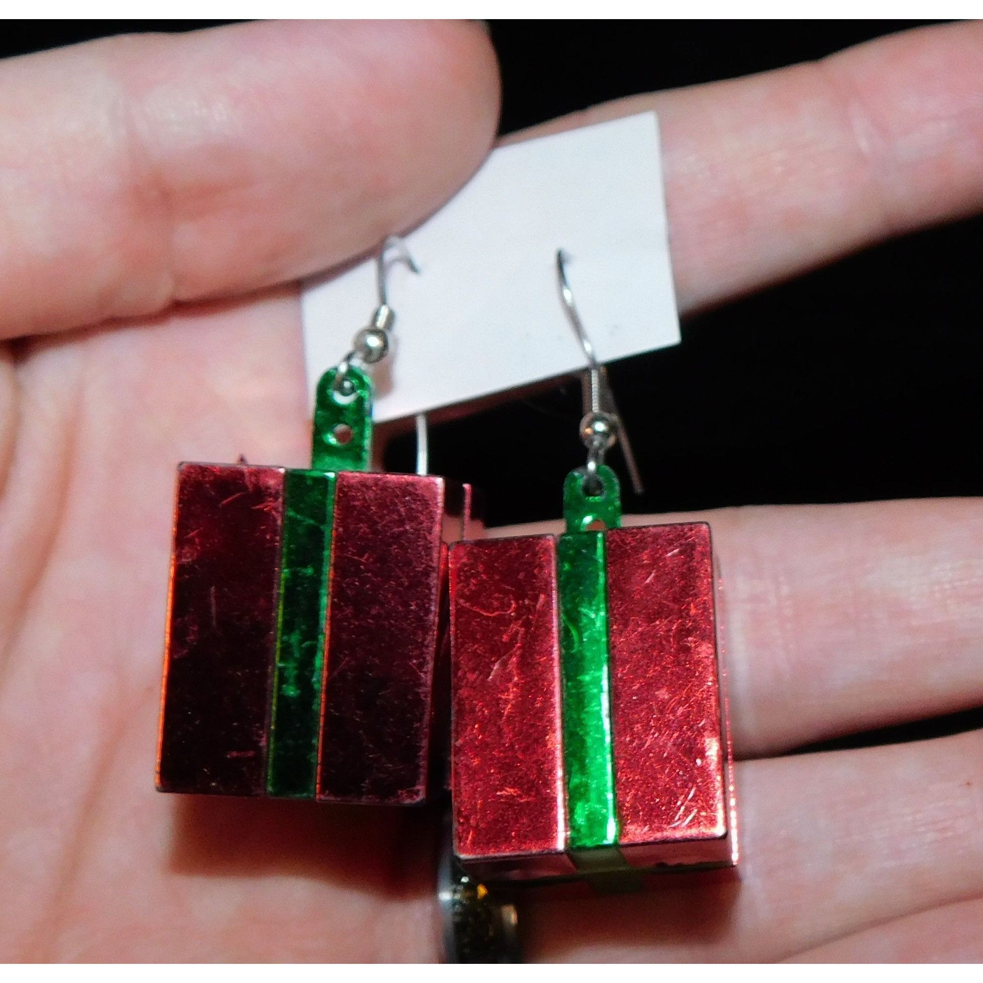 Other Red And Green Christmas Present Metallic Dangle Earrings Size ONE SIZE - 5 Thumbnail