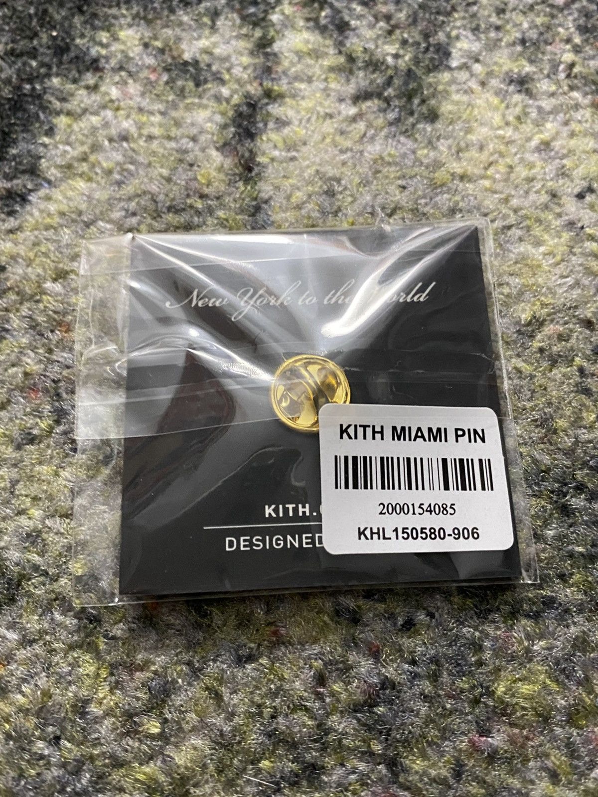 Kith Kith x Miami Logo Pin Size ONE SIZE - 3 Thumbnail
