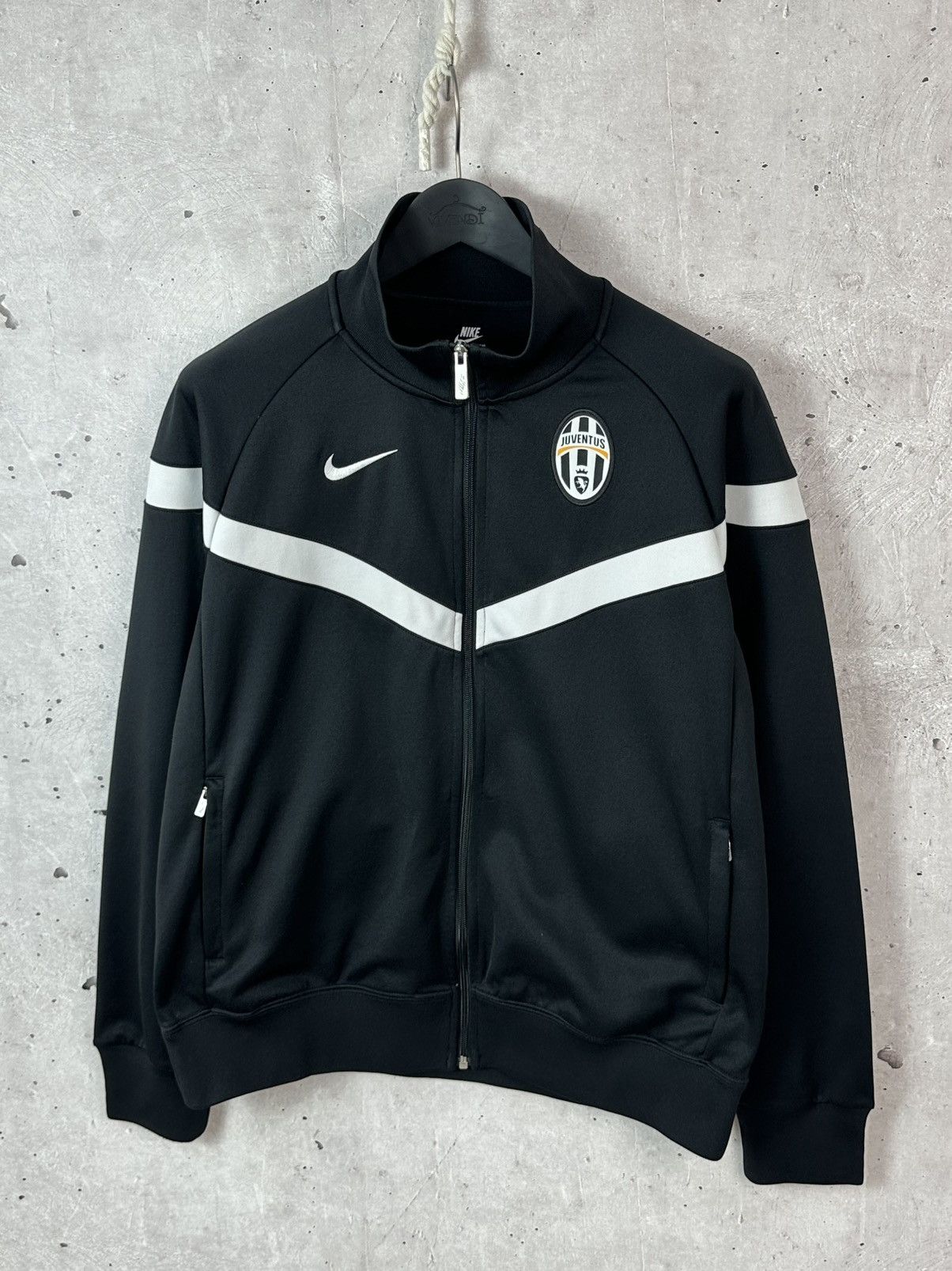 Nike Vintage Nike Juventus Black Zip Football Soccer Track Jersey Size US L / EU 52-54 / 3 - 1 Thumbnail