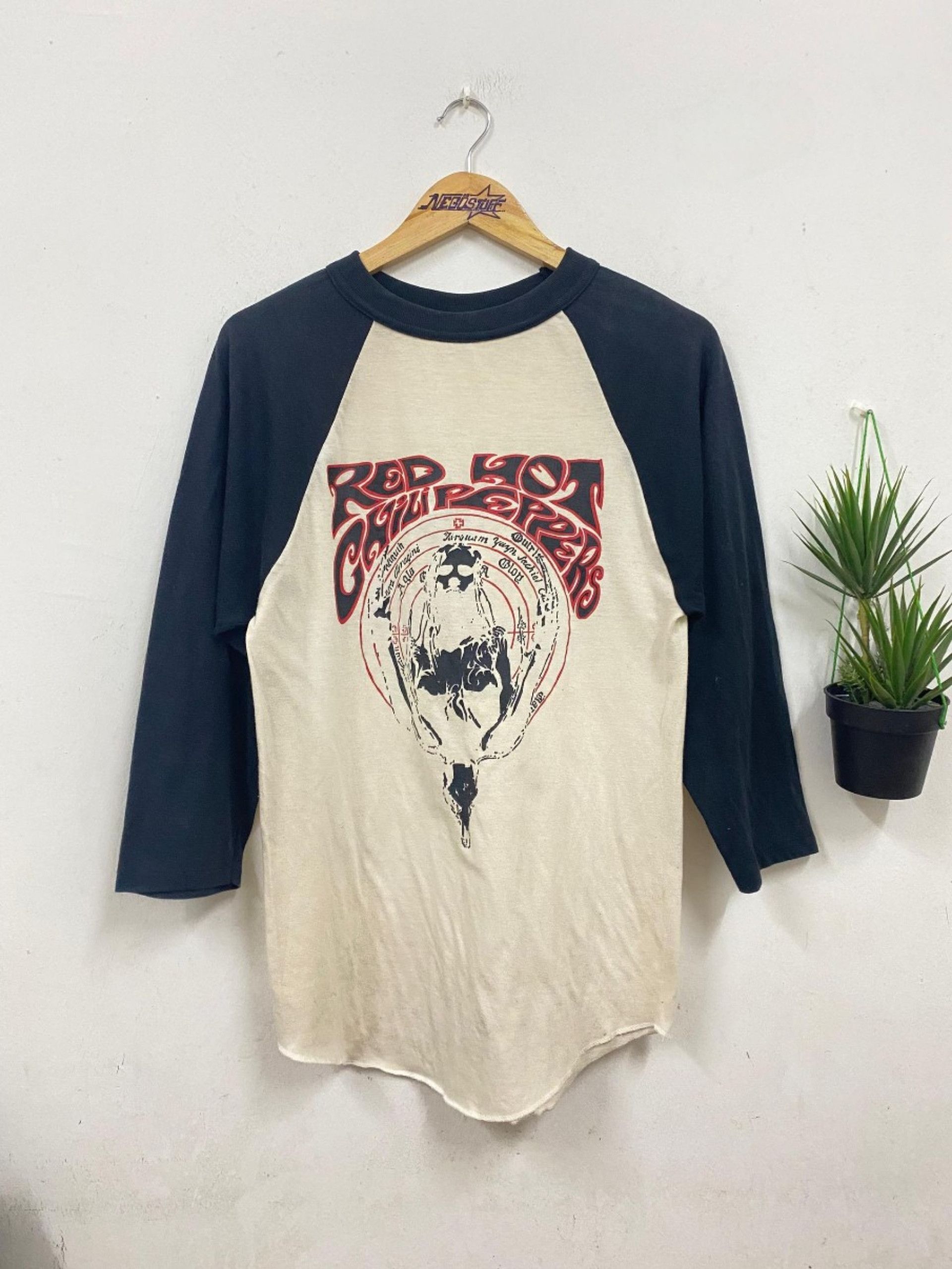 Band Tees Vintage 1995 Red Hot Chilli Peppers walkabout 3 quater tees Size US L / EU 52-54 / 3 - 1 Thumbnail