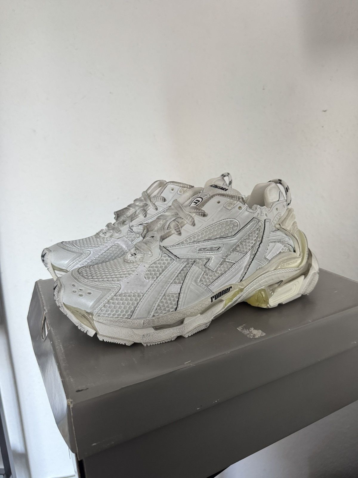 Balenciaga Balenciaga Runner White 41 Size US 8 / EU 41 - 1 Thumbnail