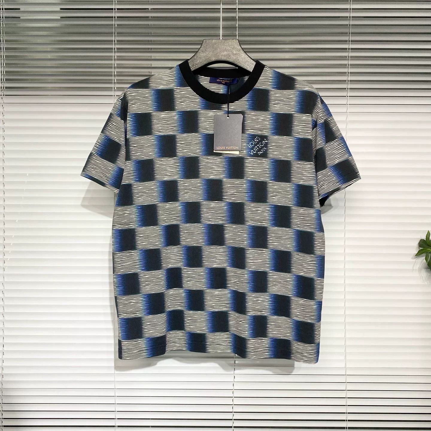 Louis Vuitton LV Blue-Gray Checkered Logo T-shirt Size US M / EU 48-50 / 2 - 1 Thumbnail