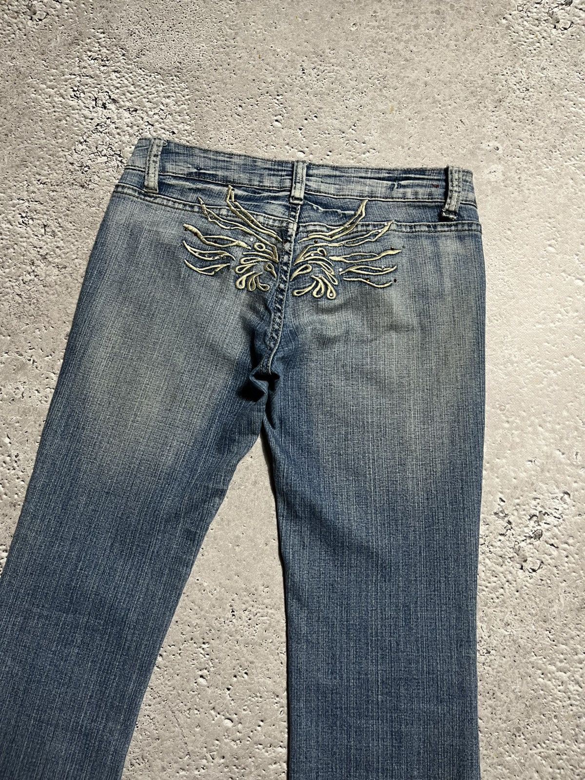 Vintage Y2K Flared Jeans Pants with Rhinestone Embroidered Back Size 30" / US 8 / IT 44 - 2 Thumbnail