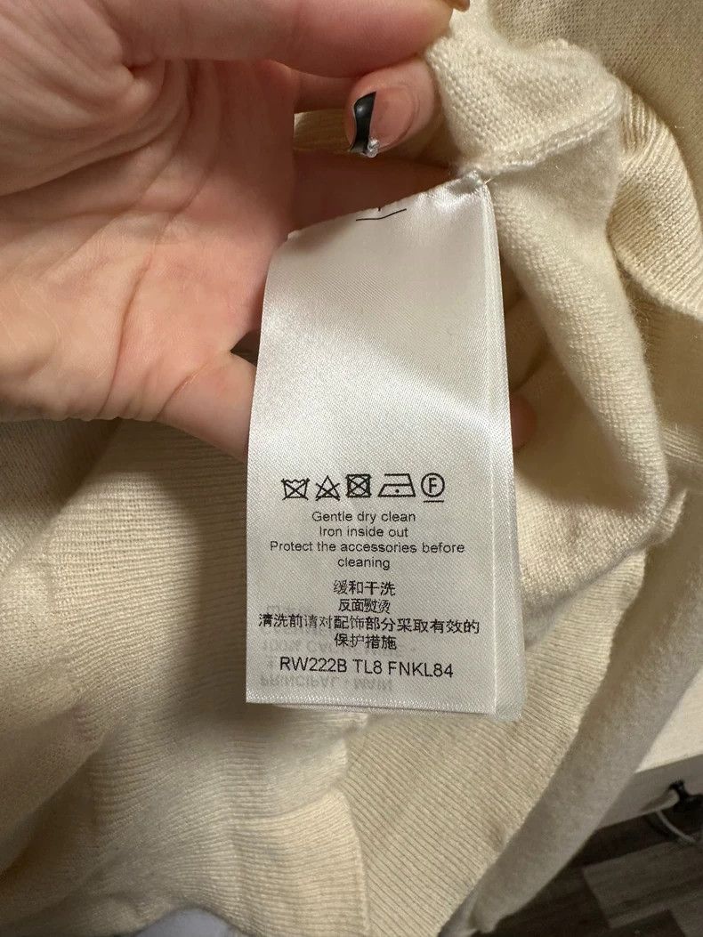 Louis Vuitton Louis Vuitton Cashmere Thin V-Neck Pullover long sleeves 25 Size US M / EU 48-50 / 2 - 4 Thumbnail