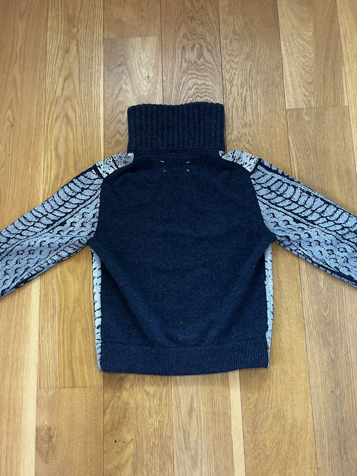 John Galliano × Maison Margiela Maison Margiela FW2016 Artisanal Painted Beaded Zip Sweater Size US M / EU 48-50 / 2 - 4 Thumbnail