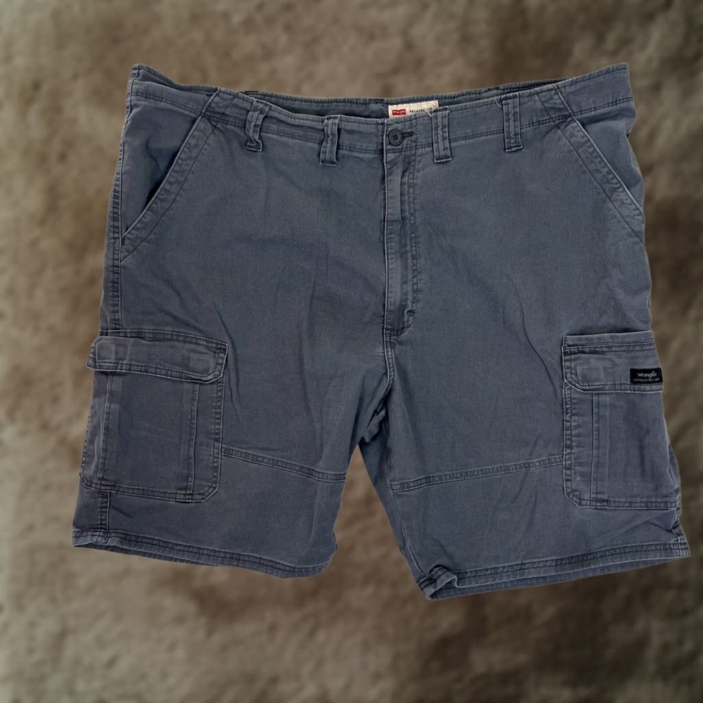 Wrangler VINTAGE Wrangler Mens Cargo Shorts Gray Stretch 46 9 Inseam Utility Y2K READ Size US 30 / EU 46 - 1 Thumbnail