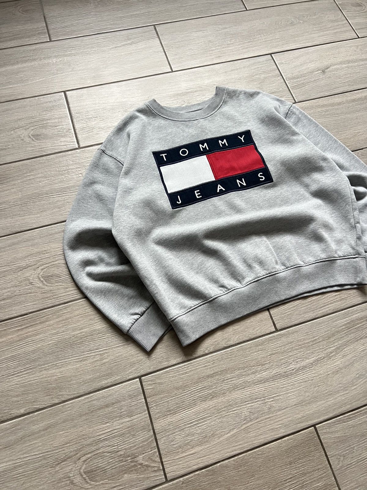 Tommy Hilfiger × Vintage Vintage Tommy Hilfiger Sweatshirt Big Logo Y2K 90s Size US M / EU 48-50 / 2 - 3 Thumbnail