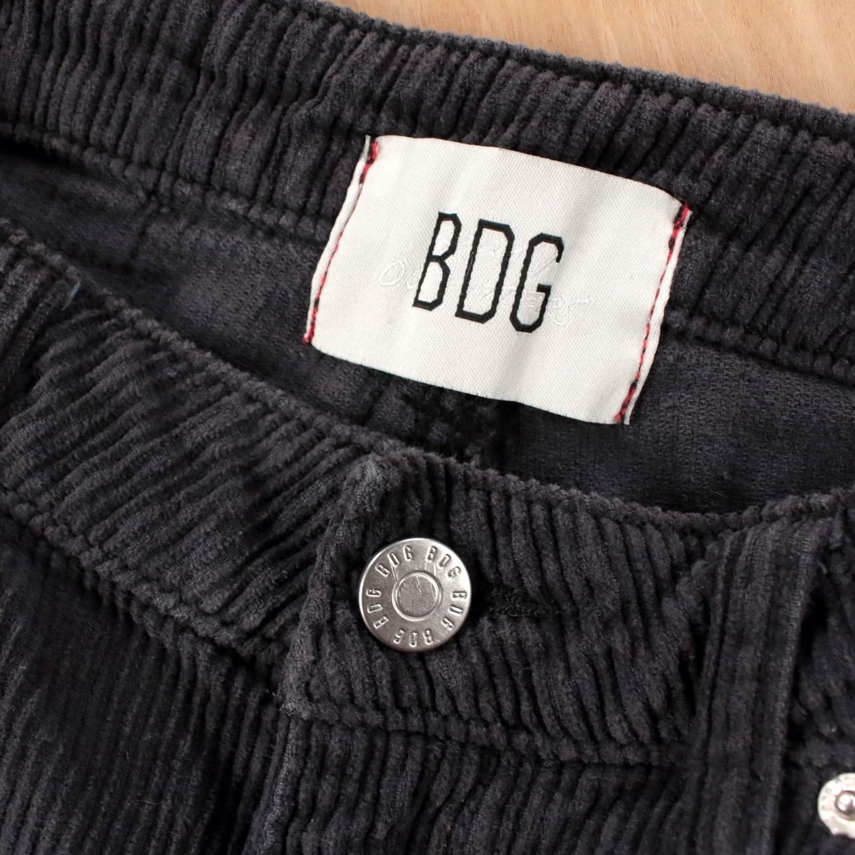 Bdg BDG High Rise Mom Corduroy Pants Jeans 26 x 28 Black Women Slim 90s y2k Indie Sleaze Bodys? Size 26" / US 2 / IT 38 - 6 Thumbnail