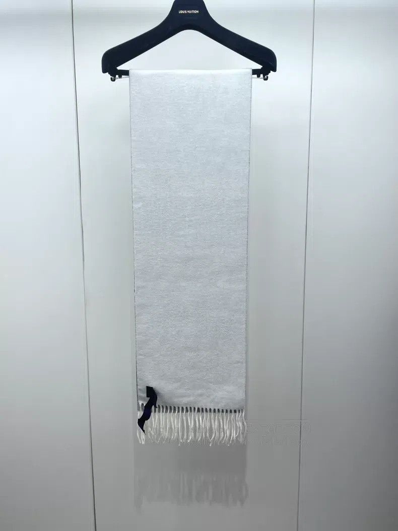 Louis Vuitton Louis Vuitton Grey presbyopic single face cashmere fringe Size ONE SIZE - 2 Thumbnail