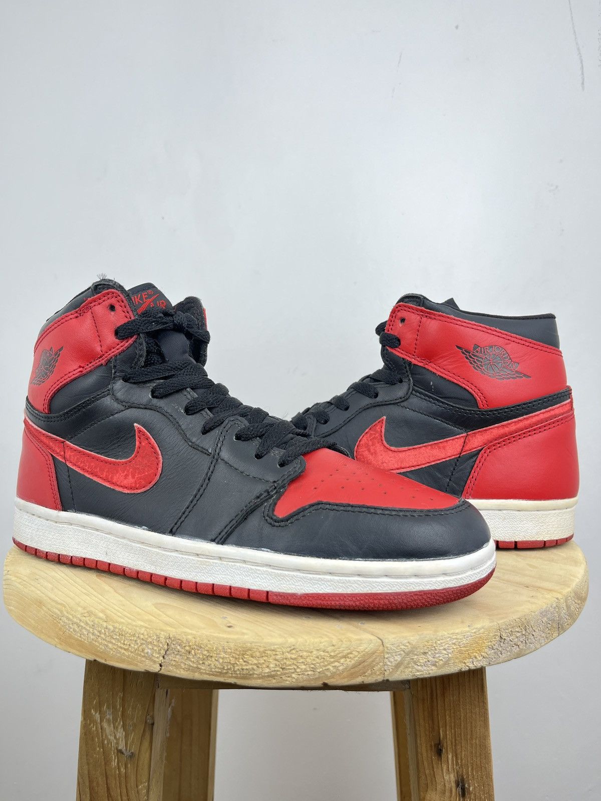Nike Air Jordan 1 Retro 'Bred' 2001 Size US 8.5 / EU 41-42 - 1 Thumbnail