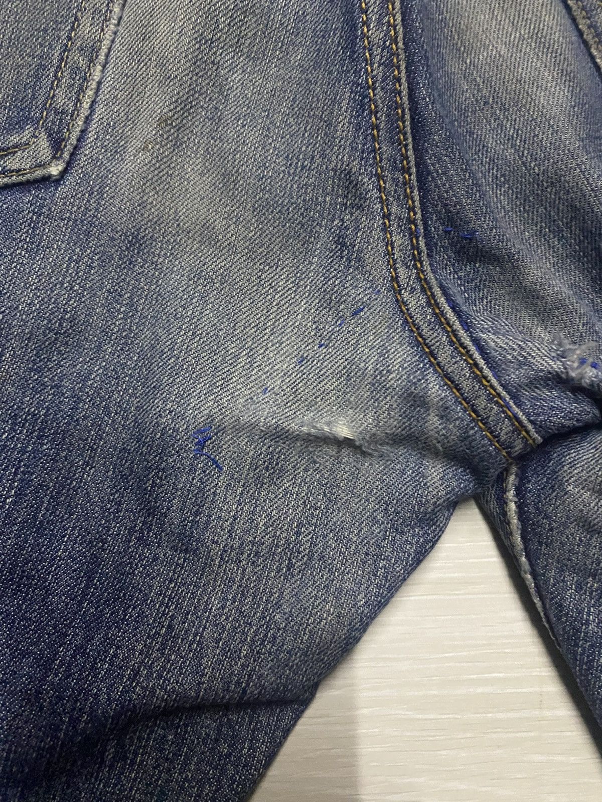Uniqlo Vintage Uniqlo Mud Wash Distressed Loose Jeans Size US 31 - 13 Thumbnail