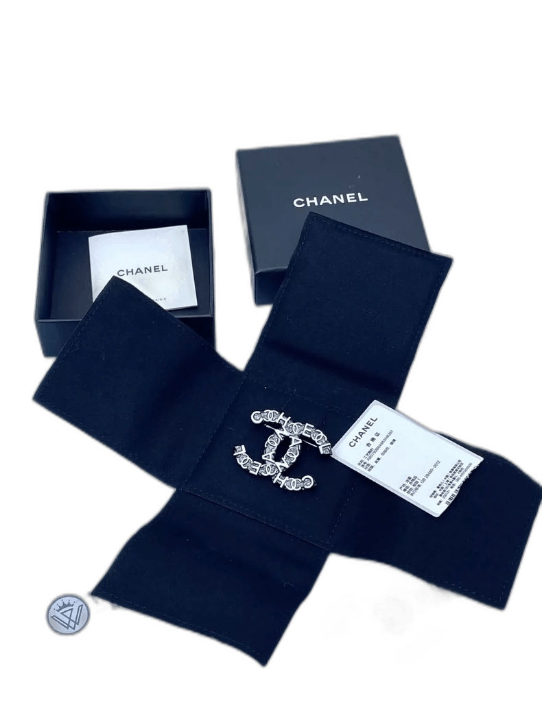 Chanel 21P Embossed Logo Brooch Pin-yf