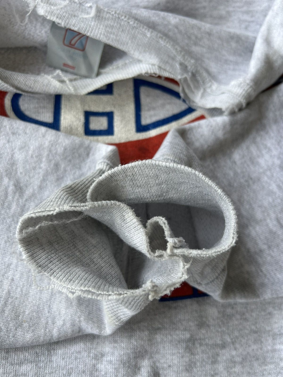 NHL Vintage 90’s Logo 7 Montreal Canadiens Distressed Sweatshirt Size US M / EU 48-50 / 2 - 9 Thumbnail