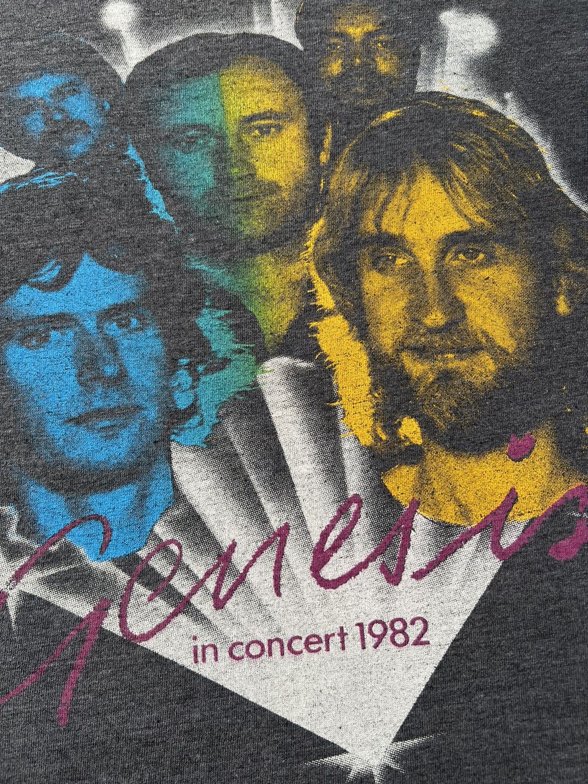 Band Tees Vintage 1982 Genesis in Concert Phil Collins 80s T-shirt Size US S / EU 44-46 / 1 - 5 Thumbnail