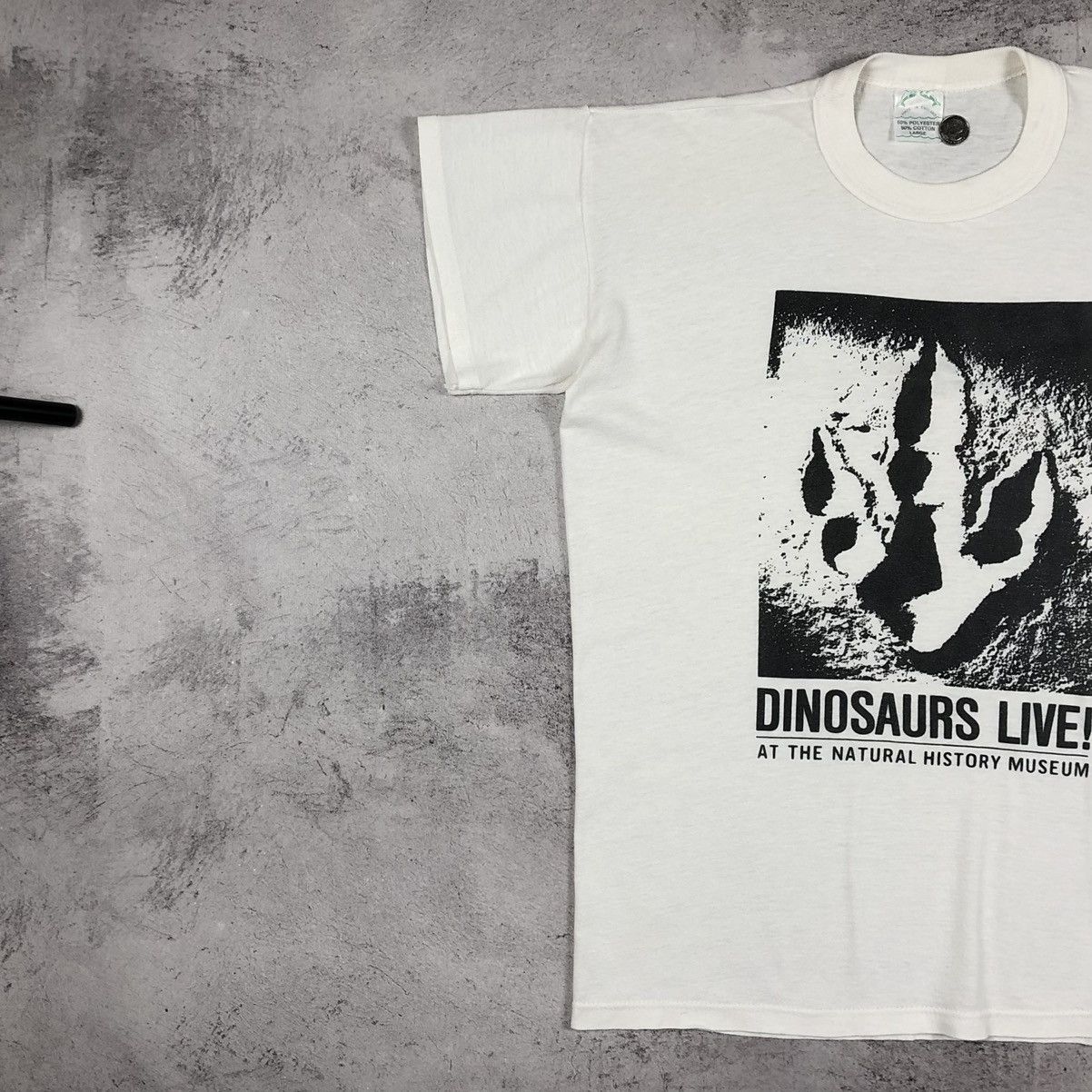 Vintage 90s Dinosaurs Live Natural History Museum Footprint Tee Size US L / EU 52-54 / 3 - 10 Thumbnail