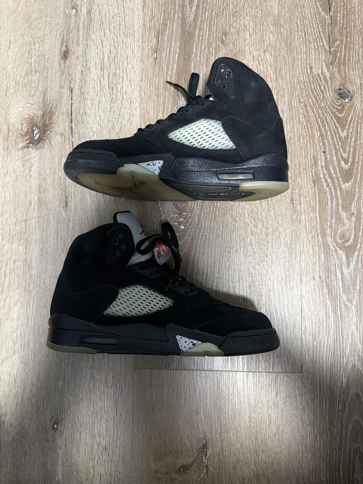 Nike 2011 Black metallic 5s Size US 8 / EU 41 - 2 Thumbnail