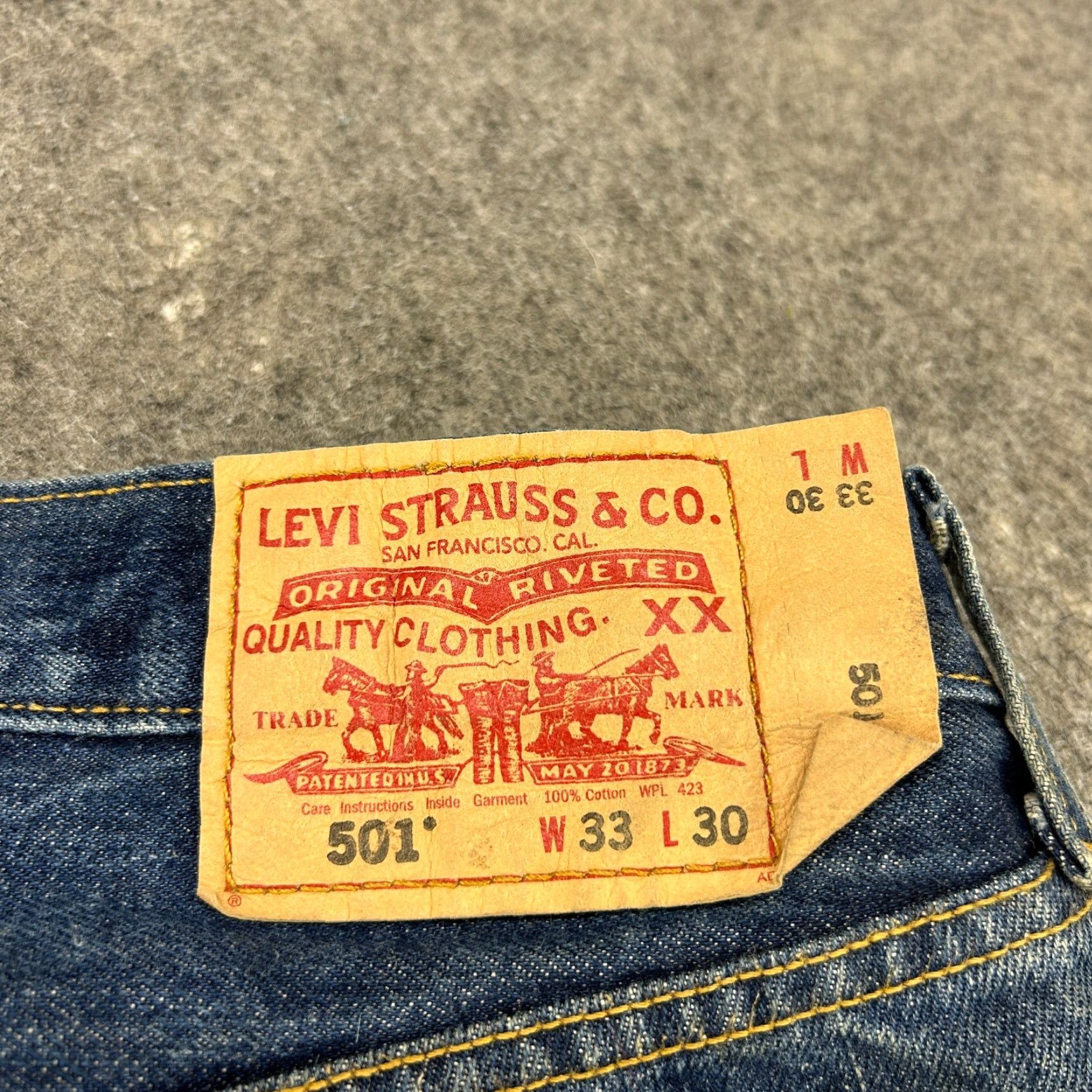 Levi's VINTAGE Levi's 501 Jeans Mens 33x30 Blue Straight Regular Fit Y2K Retro 90s Jeans Mens Size US 33 - 3 Thumbnail