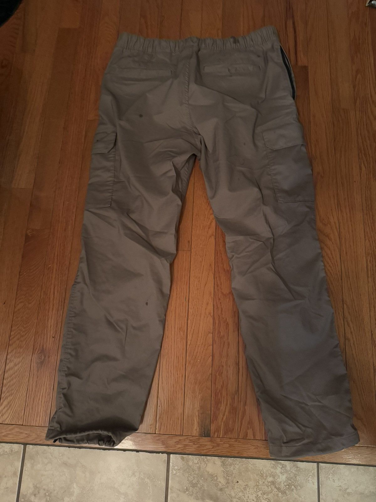 H&M H&M Cargo Pants Medium Size US 32 / EU 48 - 2 Thumbnail