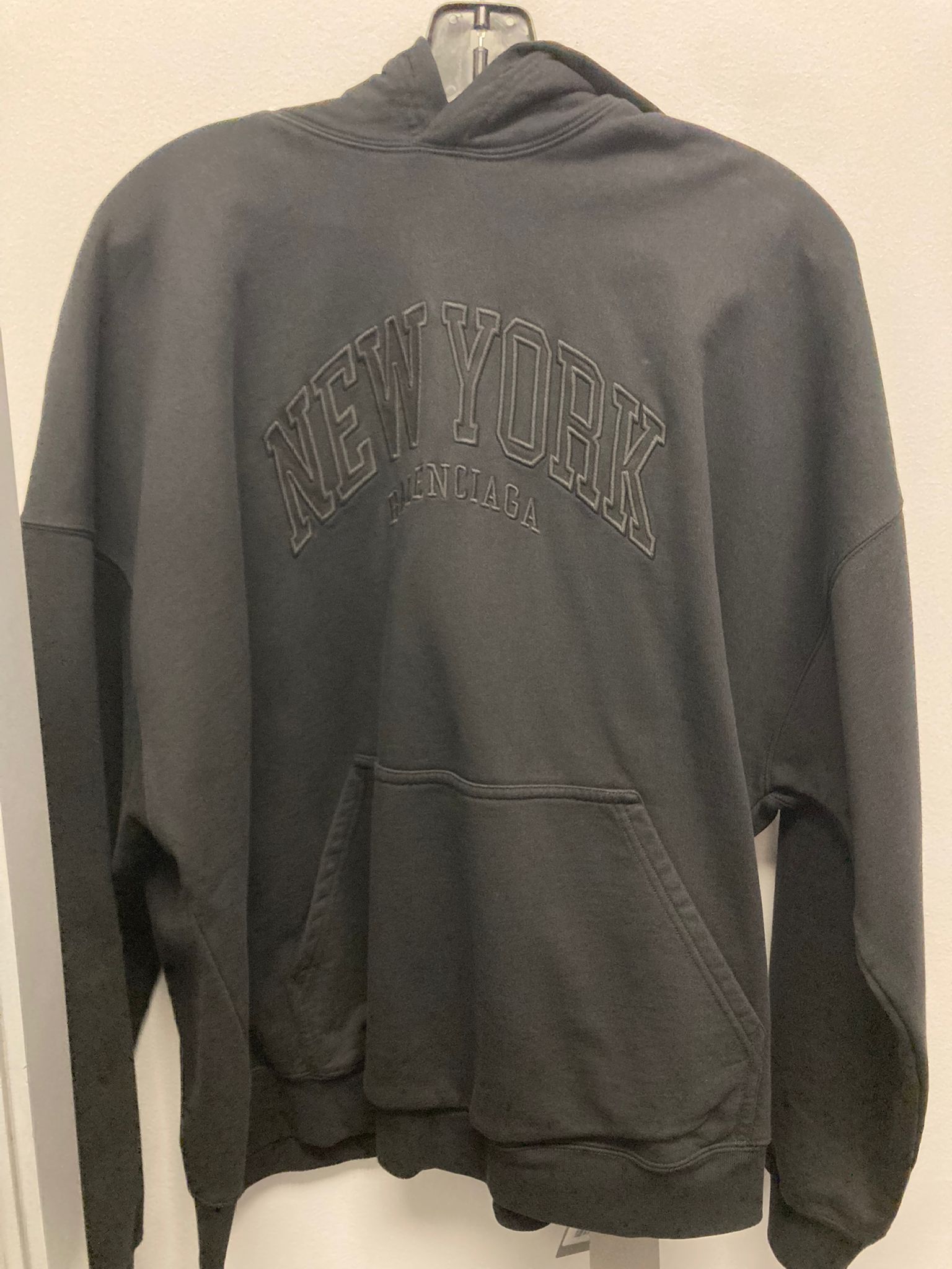 Balenciaga o1mt1gz1124 Cities New York Medium Fit Hoodie in Black Size XS / US 0-2 / IT 36-38 - 1 Thumbnail
