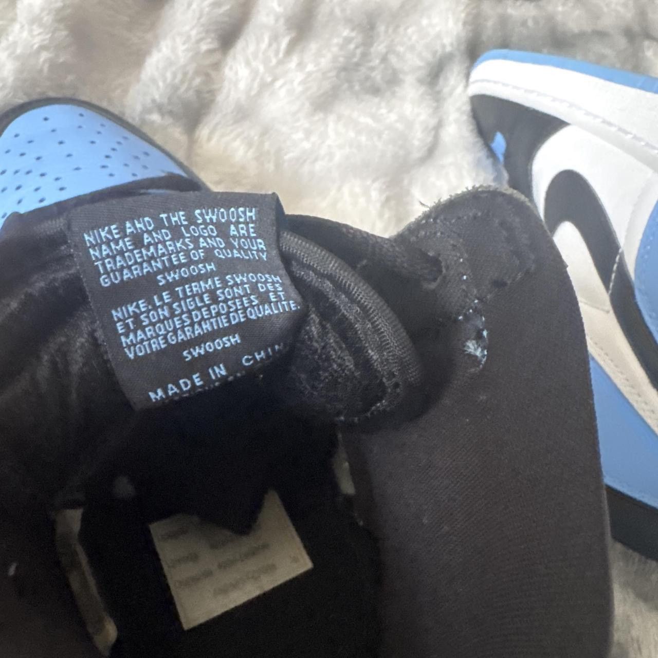 Nike Nike Air Jordan 1 Retro High OG UNC Size US 9 / EU 42 - 7 Thumbnail