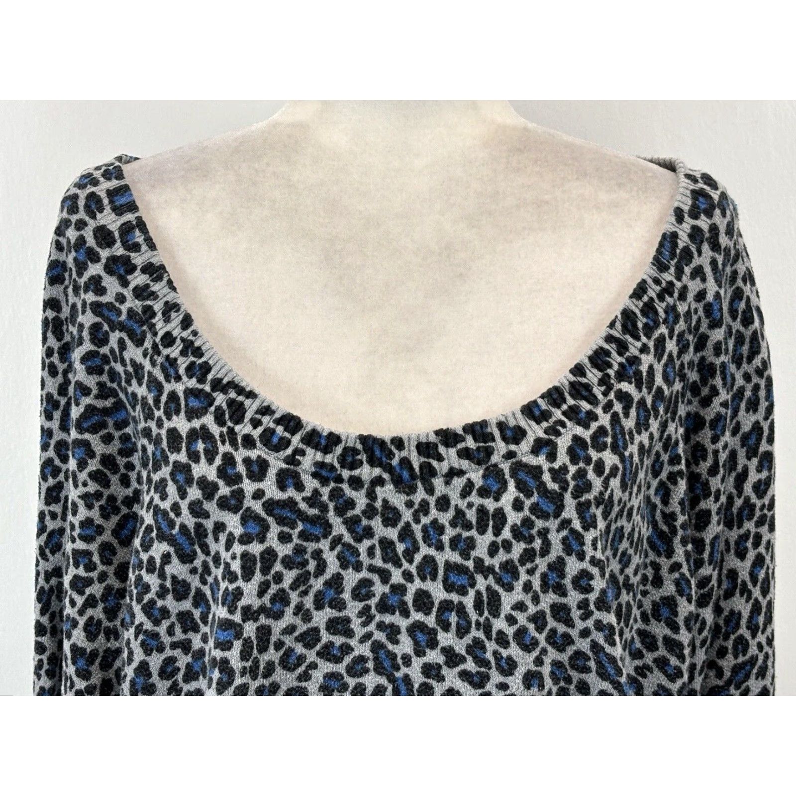 Torrid Torrid Blue & Grey Animal Print Sweater Sz 3 3X Plus Round Neck Size XXL / US 16-18 / IT 52-54 - 5 Thumbnail