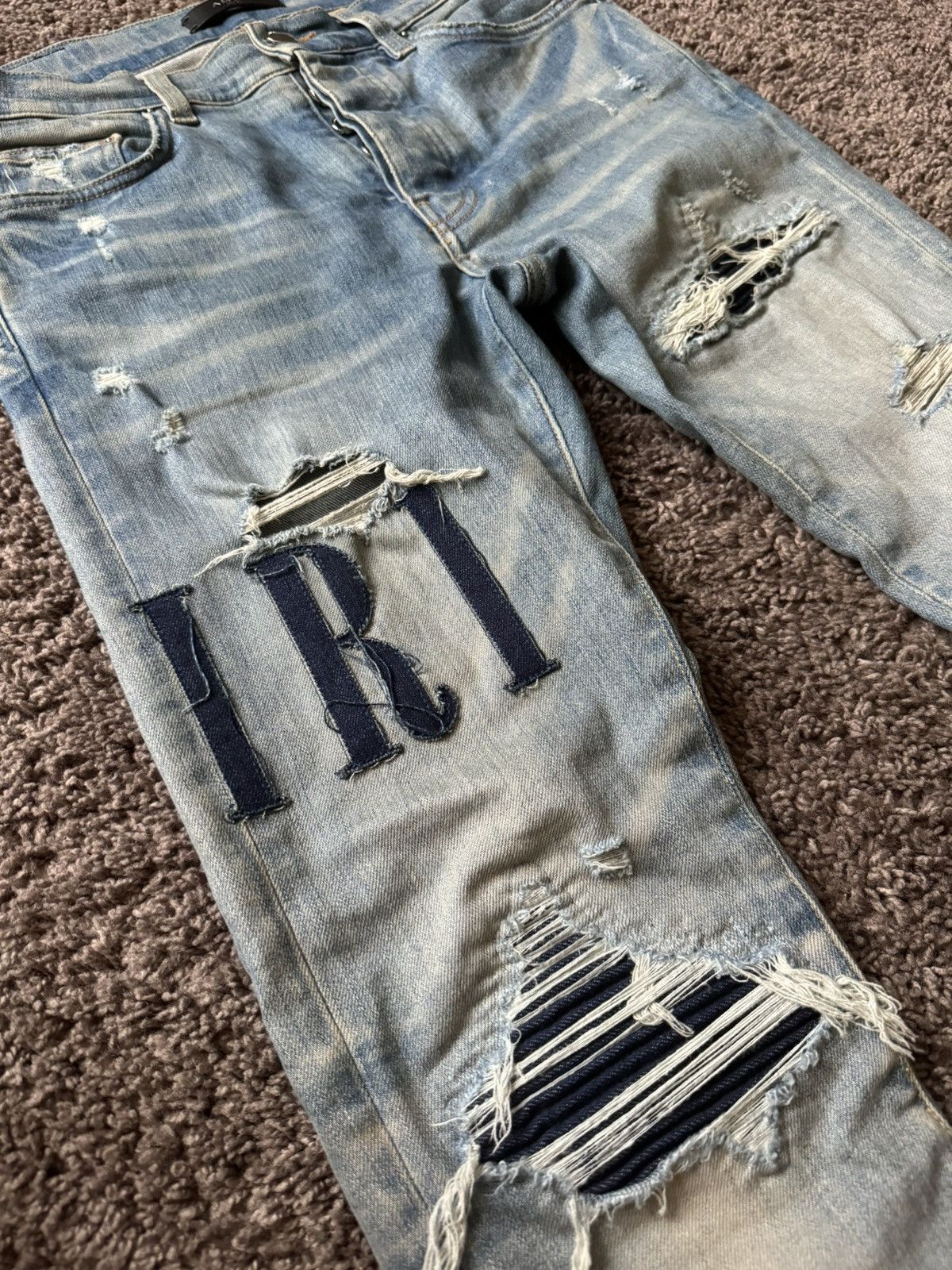 Pre-owned Amiri Appliqué Logo Jeans Distressed Size 31 In Blue