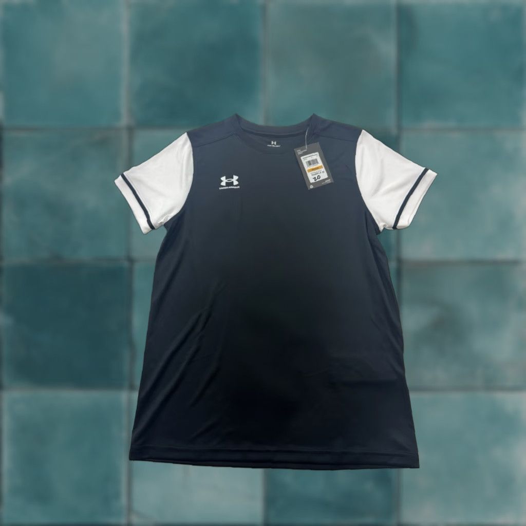 Under Armour Under Armour Shirt Womens Small Black Challenger Team Short Sleeve Fitted Size S / US 4 / IT 40 - 1 Thumbnail
