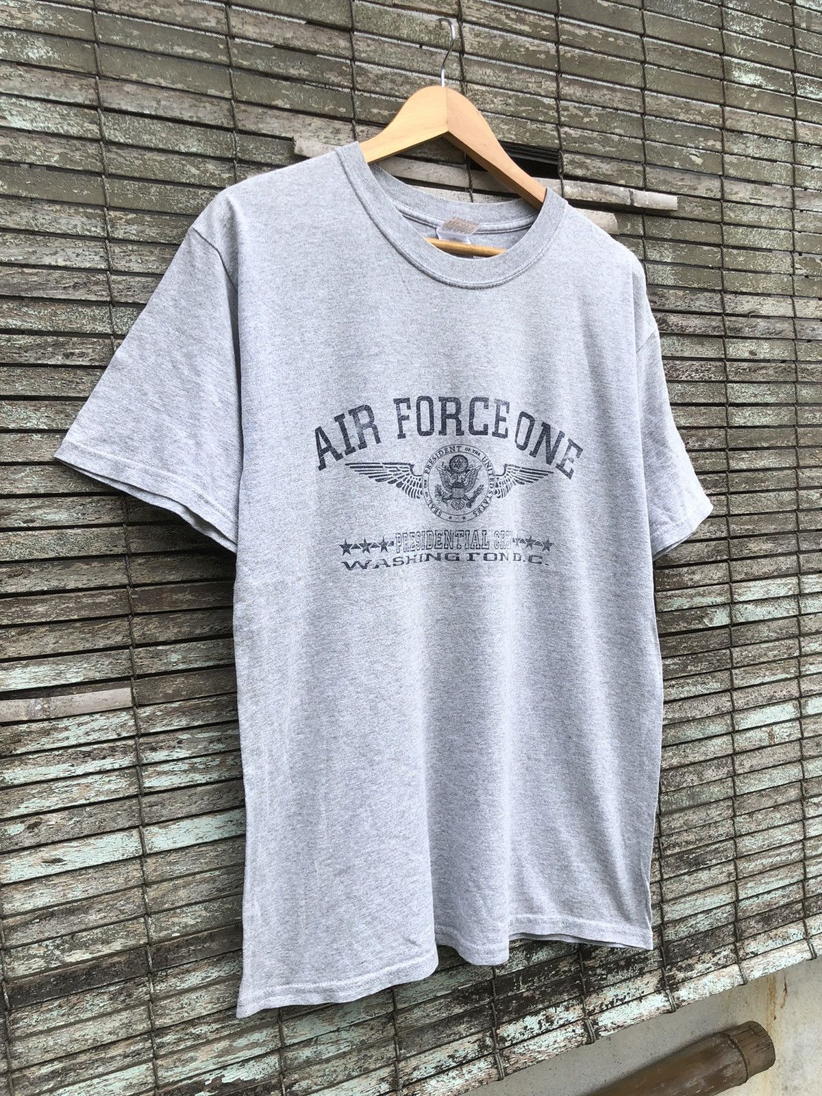 Vintage Vintage Y2K Air Force One Presidential Crew Tshirt Size US L / EU 52-54 / 3 - 3 Thumbnail
